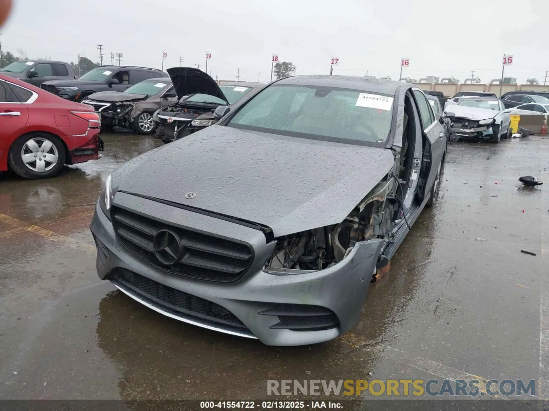 2 Photograph of a damaged car WDDZF4JB0KA513409 MERCEDES-BENZ E 300 2019