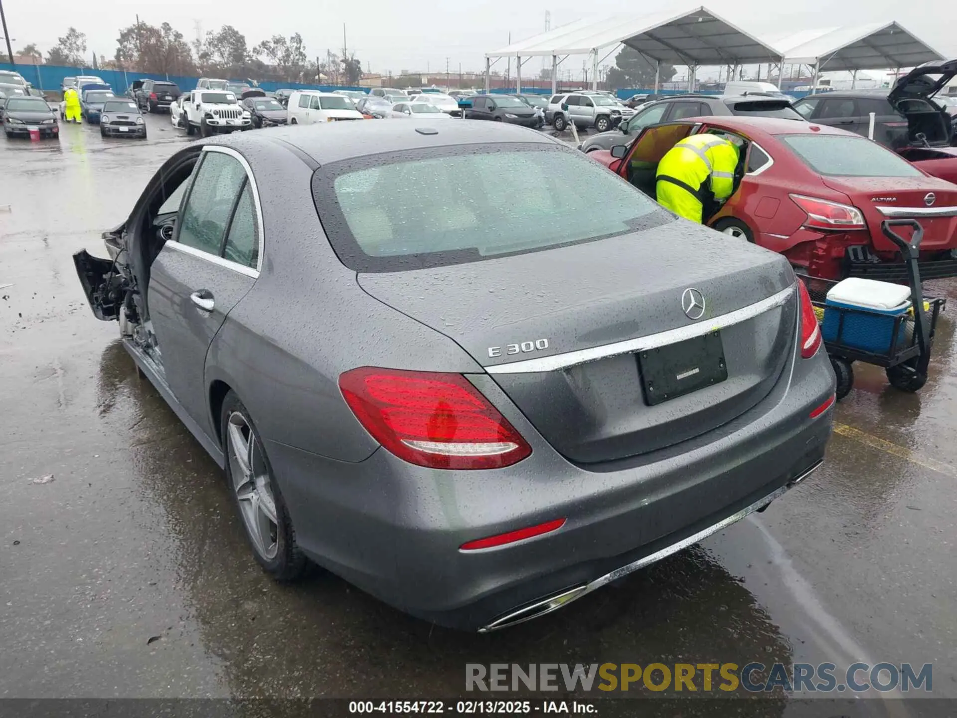 3 Photograph of a damaged car WDDZF4JB0KA513409 MERCEDES-BENZ E 300 2019
