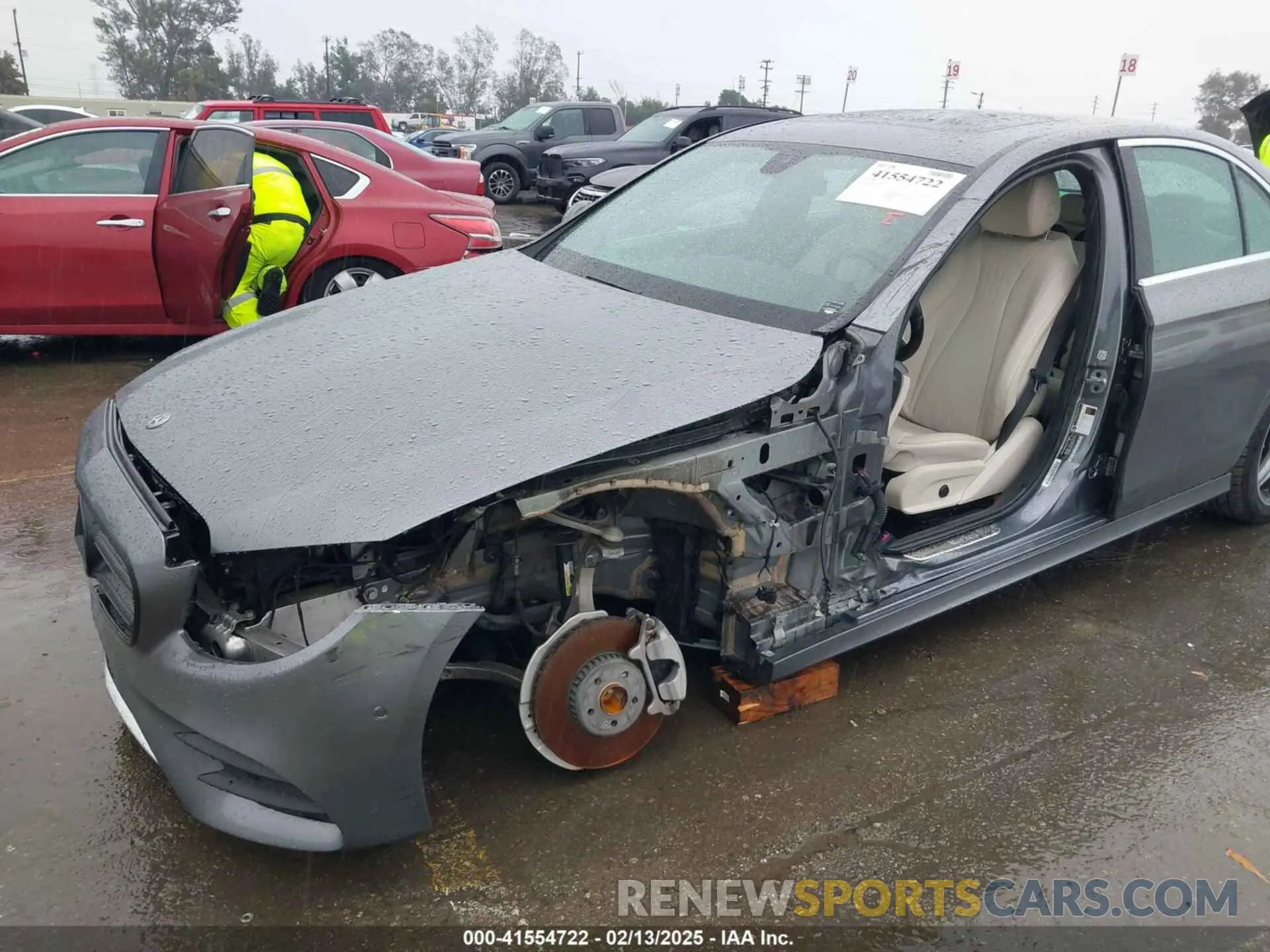 6 Photograph of a damaged car WDDZF4JB0KA513409 MERCEDES-BENZ E 300 2019