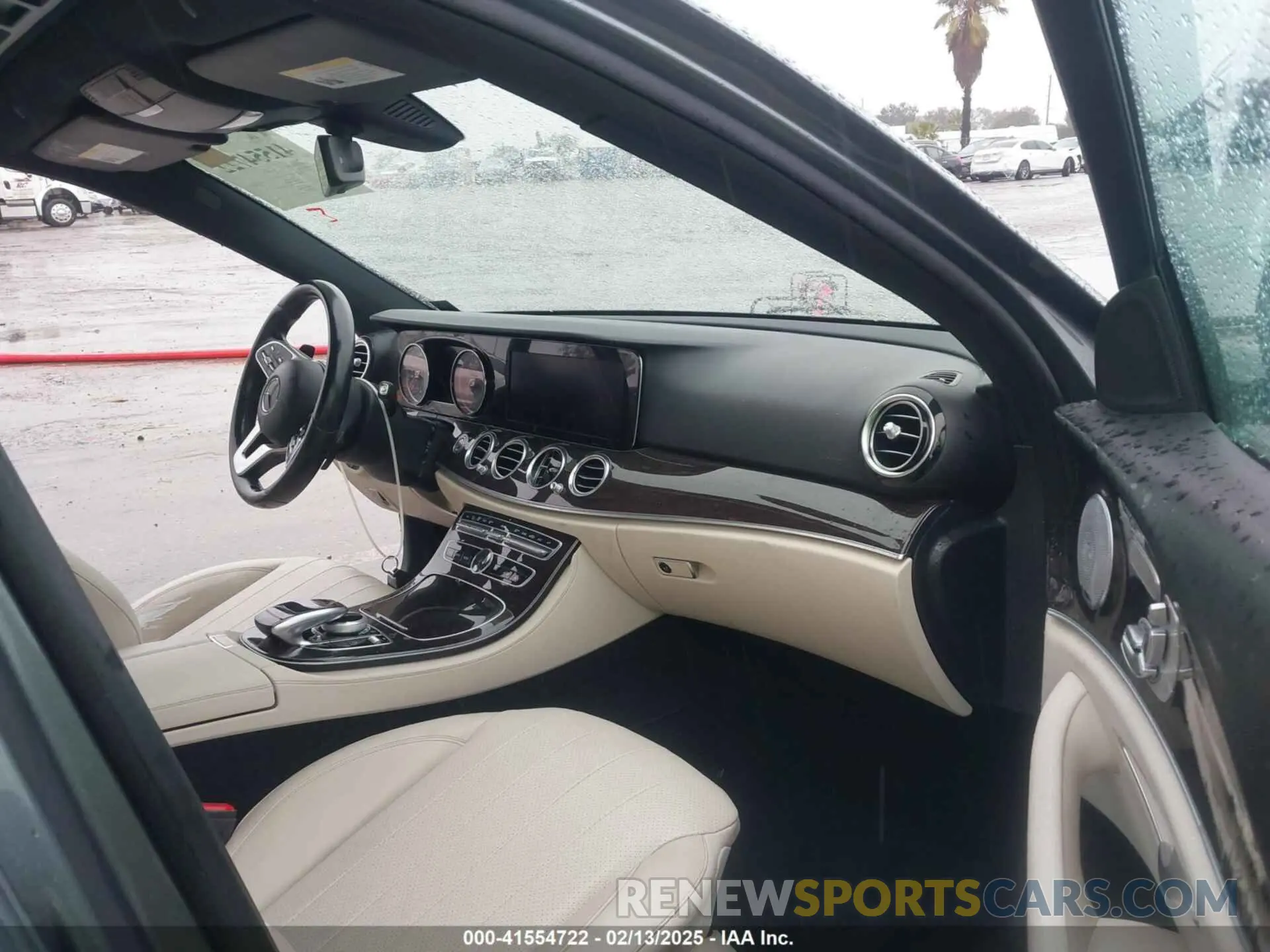 8 Photograph of a damaged car WDDZF4JB0KA513409 MERCEDES-BENZ E 300 2019