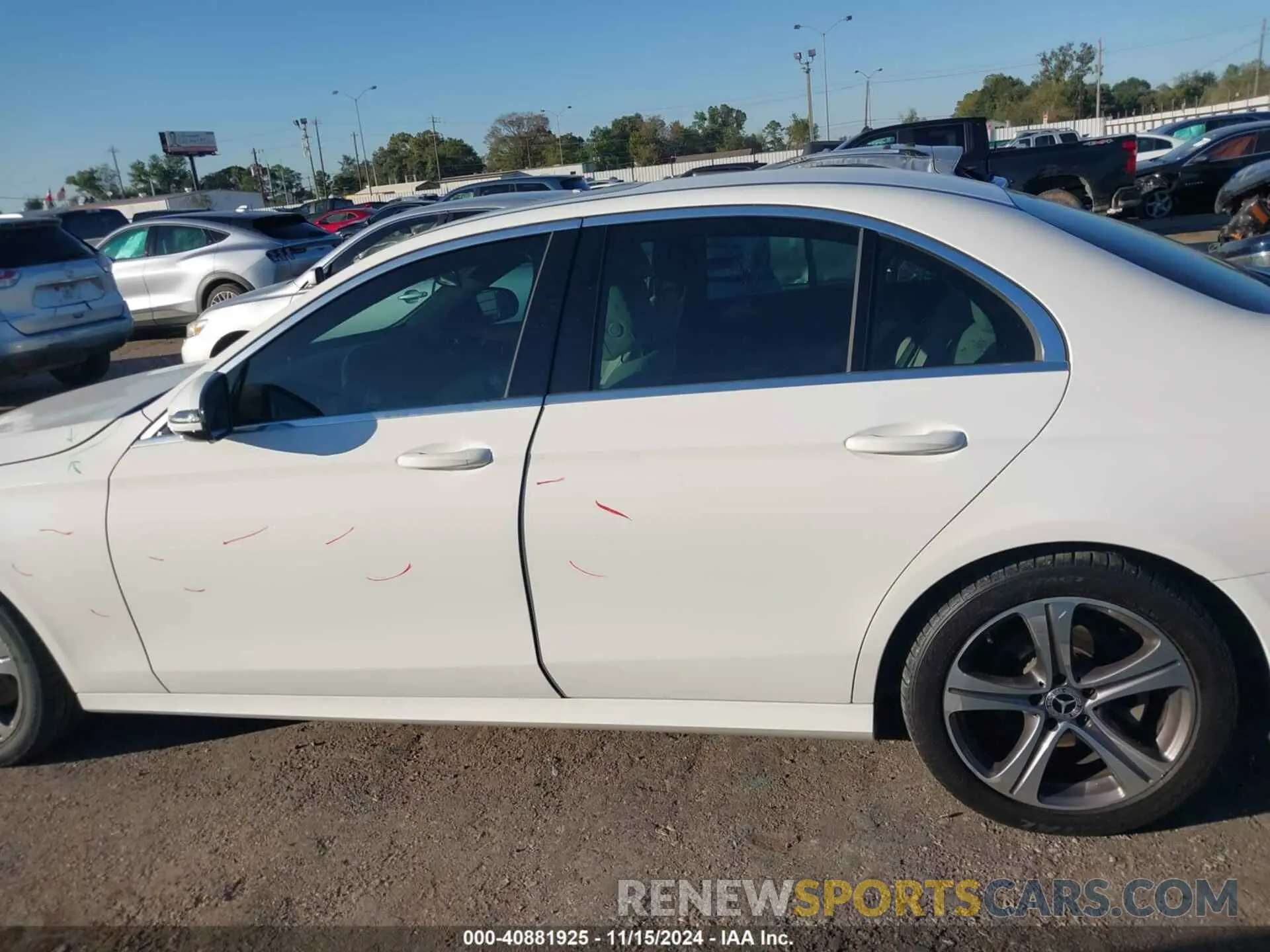 15 Photograph of a damaged car WDDZF4JB0KA564991 MERCEDES-BENZ E 300 2019