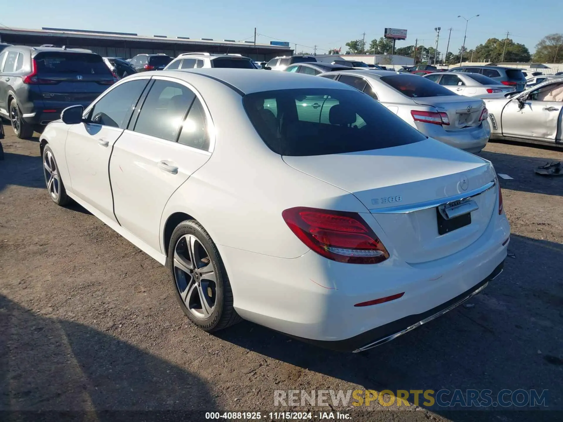 3 Photograph of a damaged car WDDZF4JB0KA564991 MERCEDES-BENZ E 300 2019