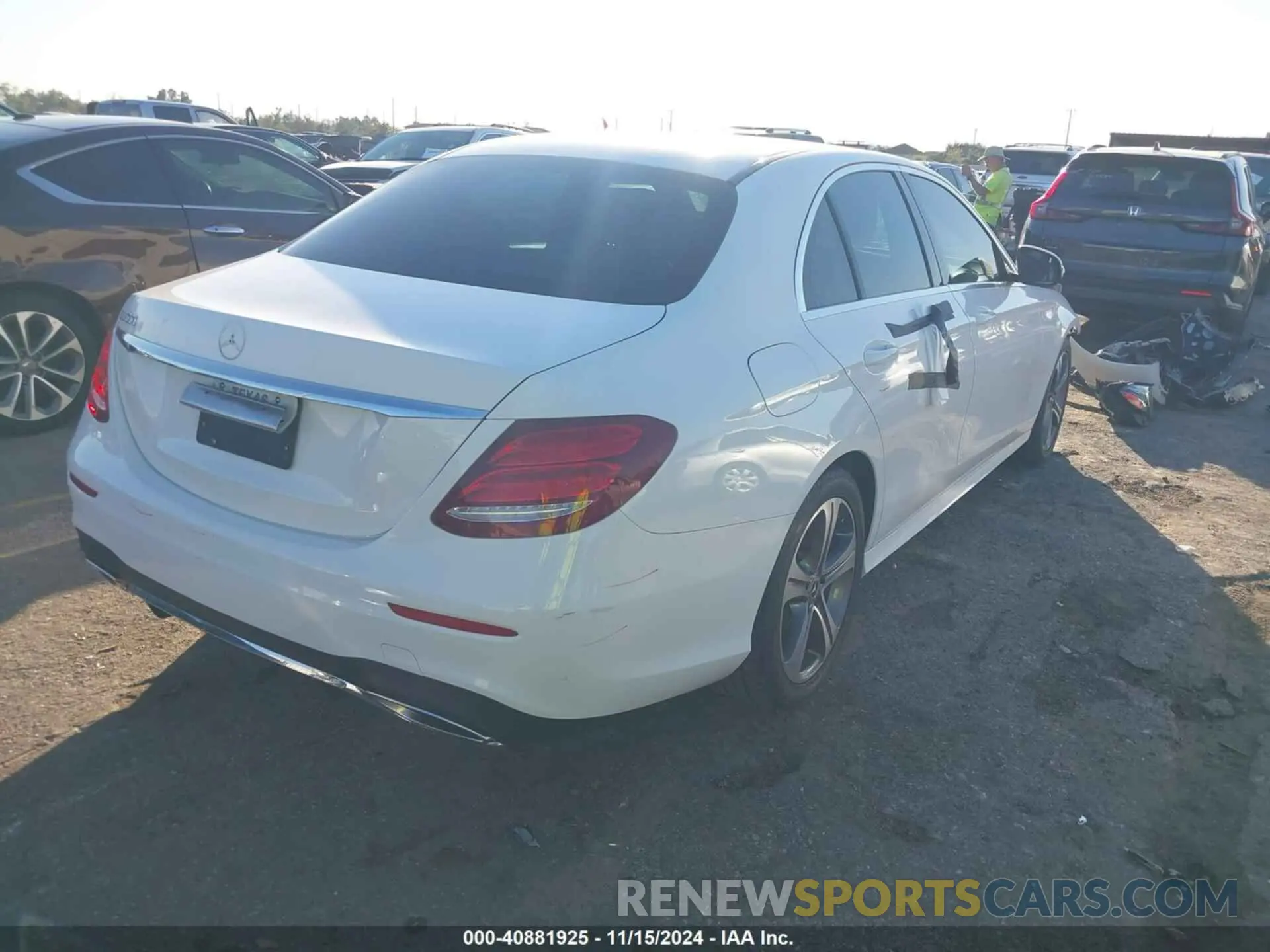 4 Photograph of a damaged car WDDZF4JB0KA564991 MERCEDES-BENZ E 300 2019