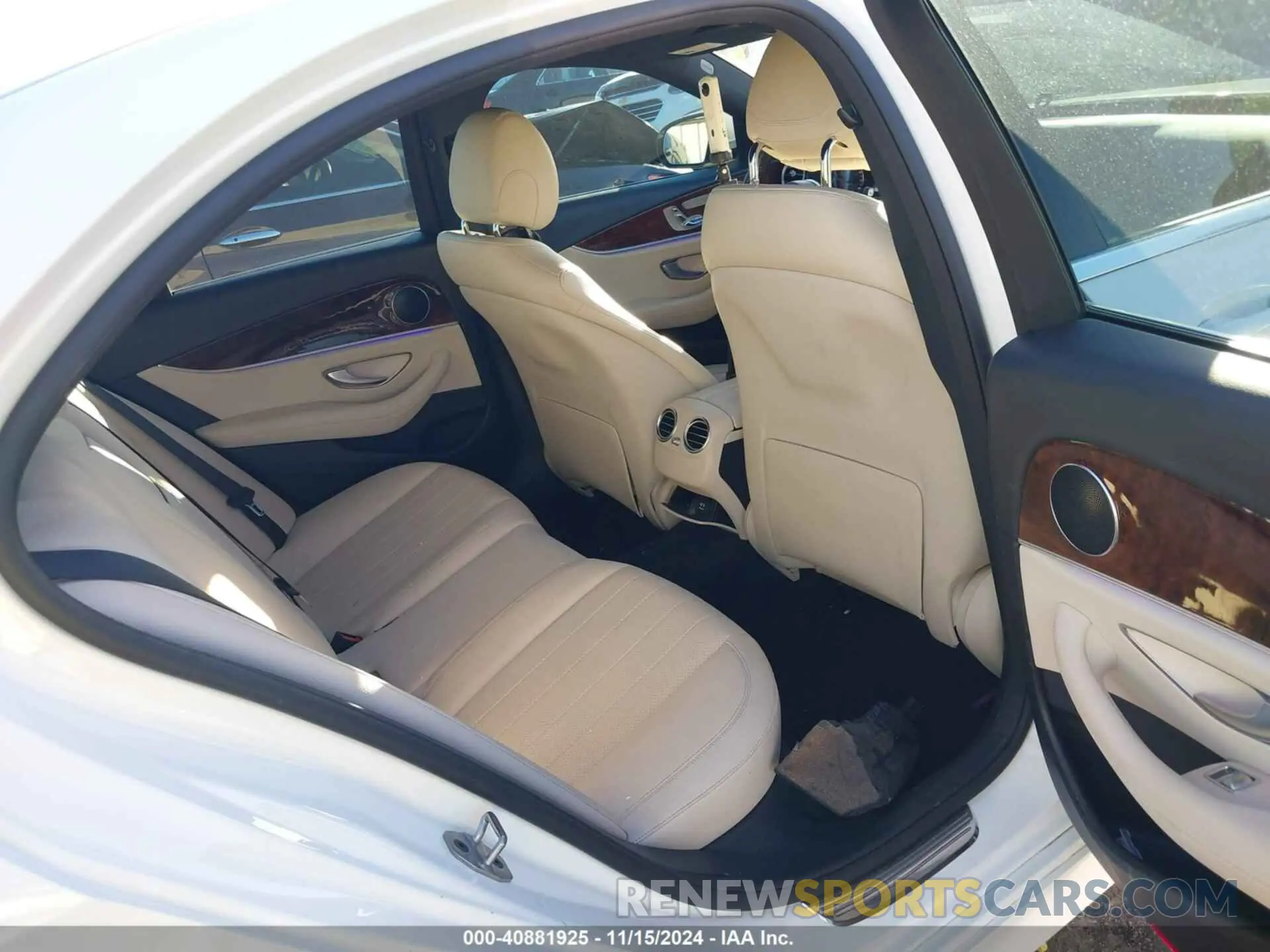 8 Photograph of a damaged car WDDZF4JB0KA564991 MERCEDES-BENZ E 300 2019