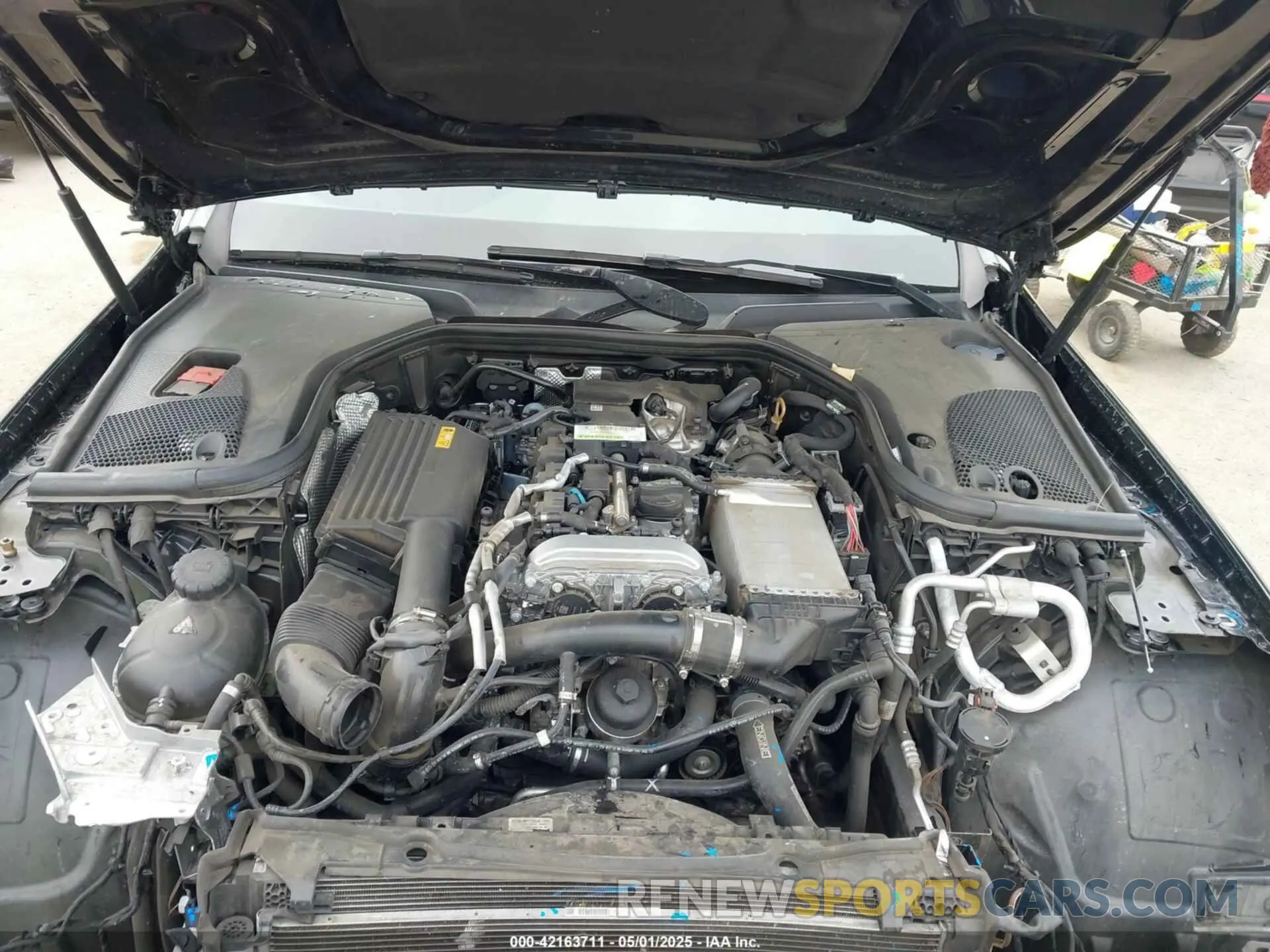 10 Photograph of a damaged car WDDZF4JB0KA639270 MERCEDES-BENZ E 300 2019