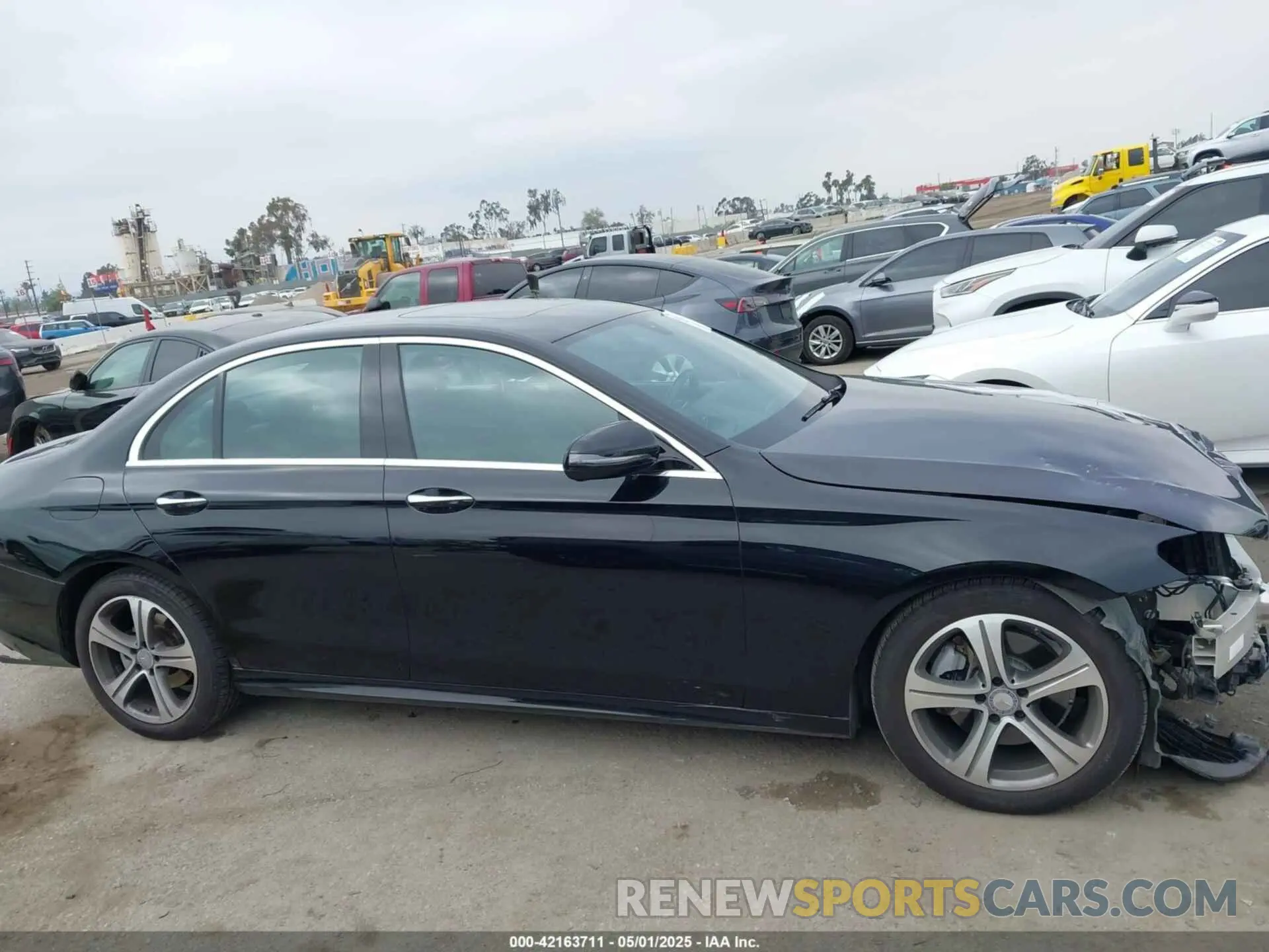 14 Photograph of a damaged car WDDZF4JB0KA639270 MERCEDES-BENZ E 300 2019