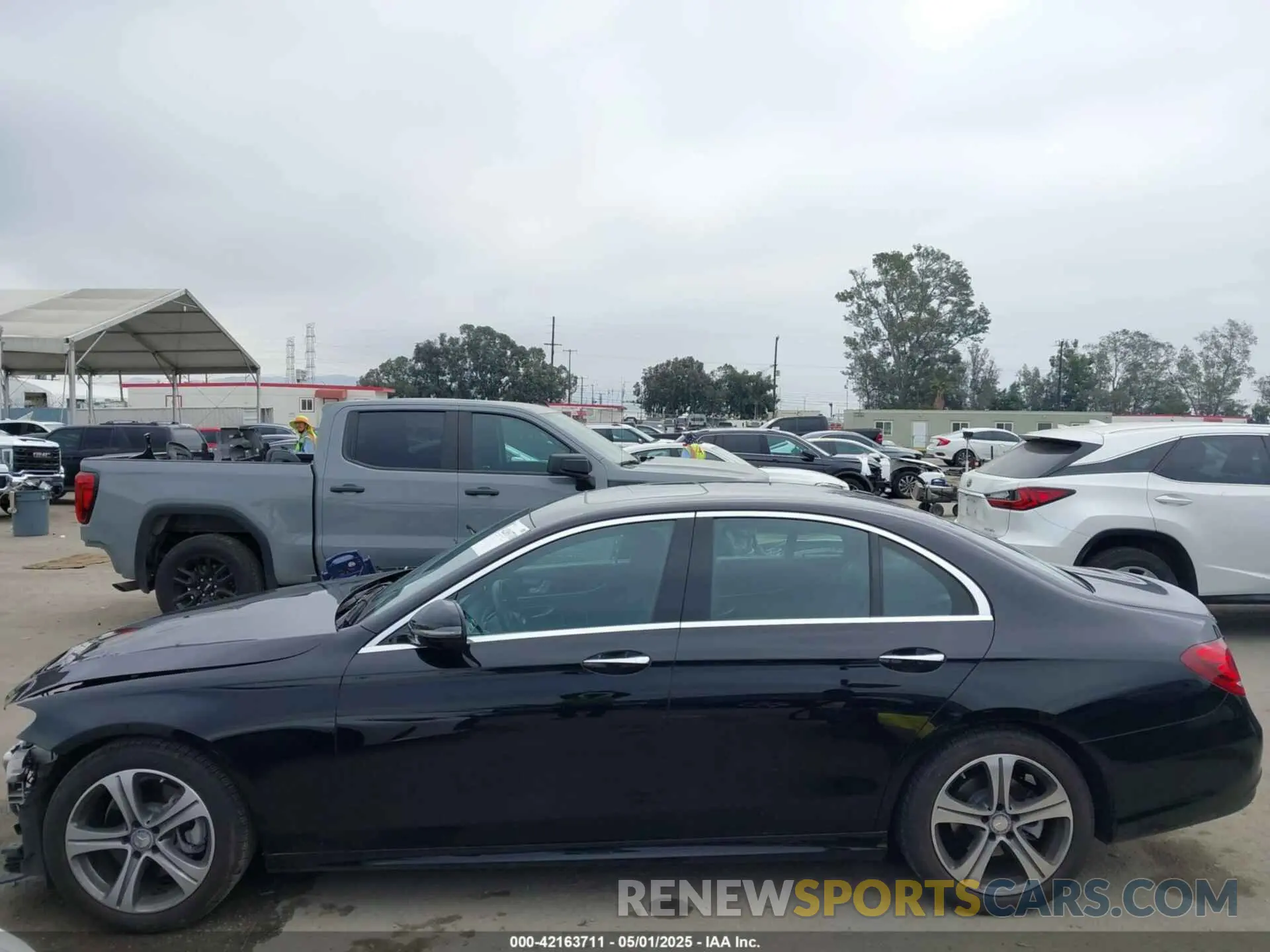 15 Photograph of a damaged car WDDZF4JB0KA639270 MERCEDES-BENZ E 300 2019