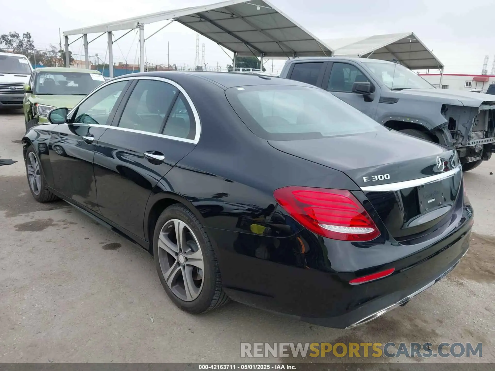 3 Photograph of a damaged car WDDZF4JB0KA639270 MERCEDES-BENZ E 300 2019