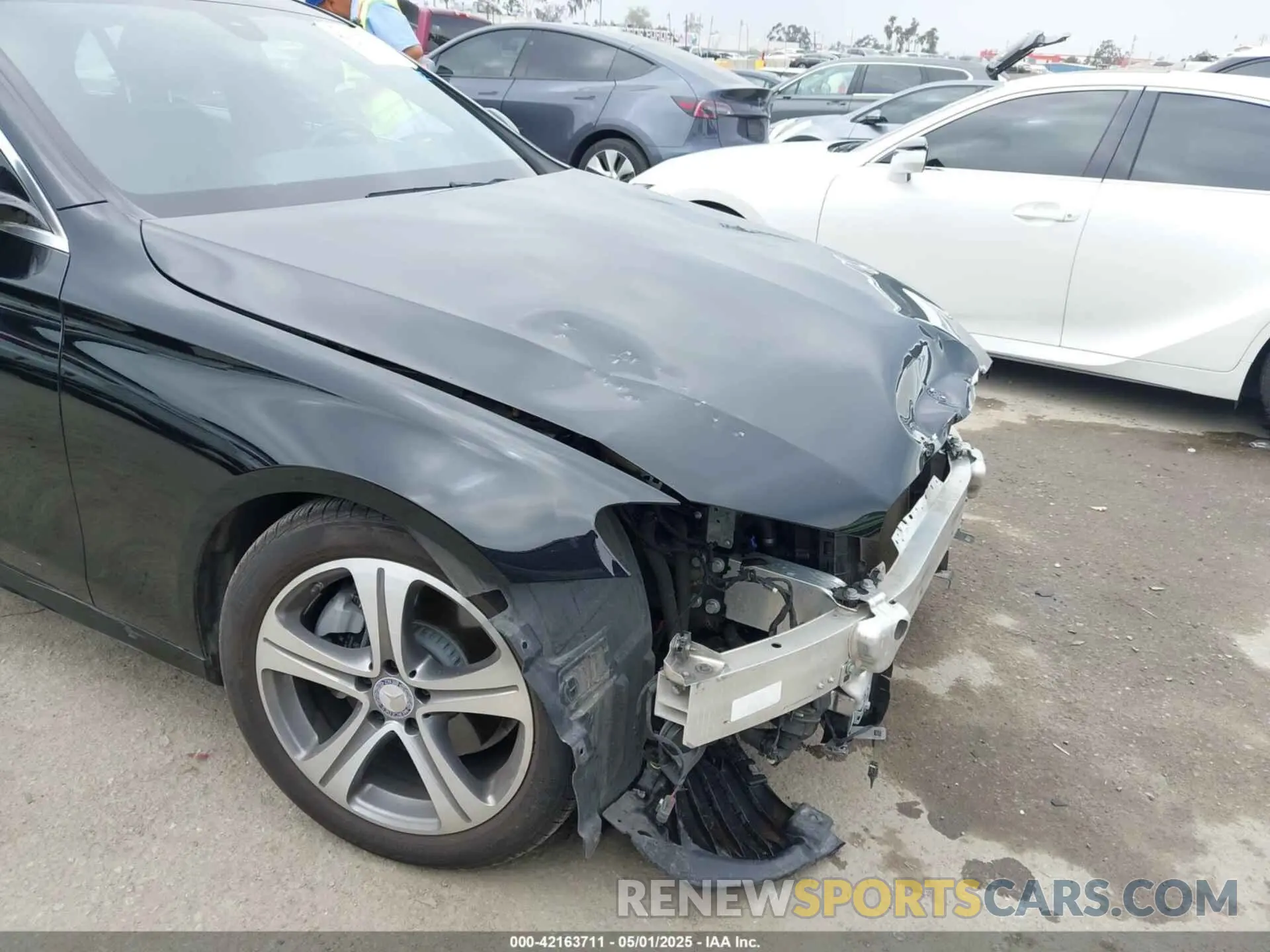 6 Photograph of a damaged car WDDZF4JB0KA639270 MERCEDES-BENZ E 300 2019