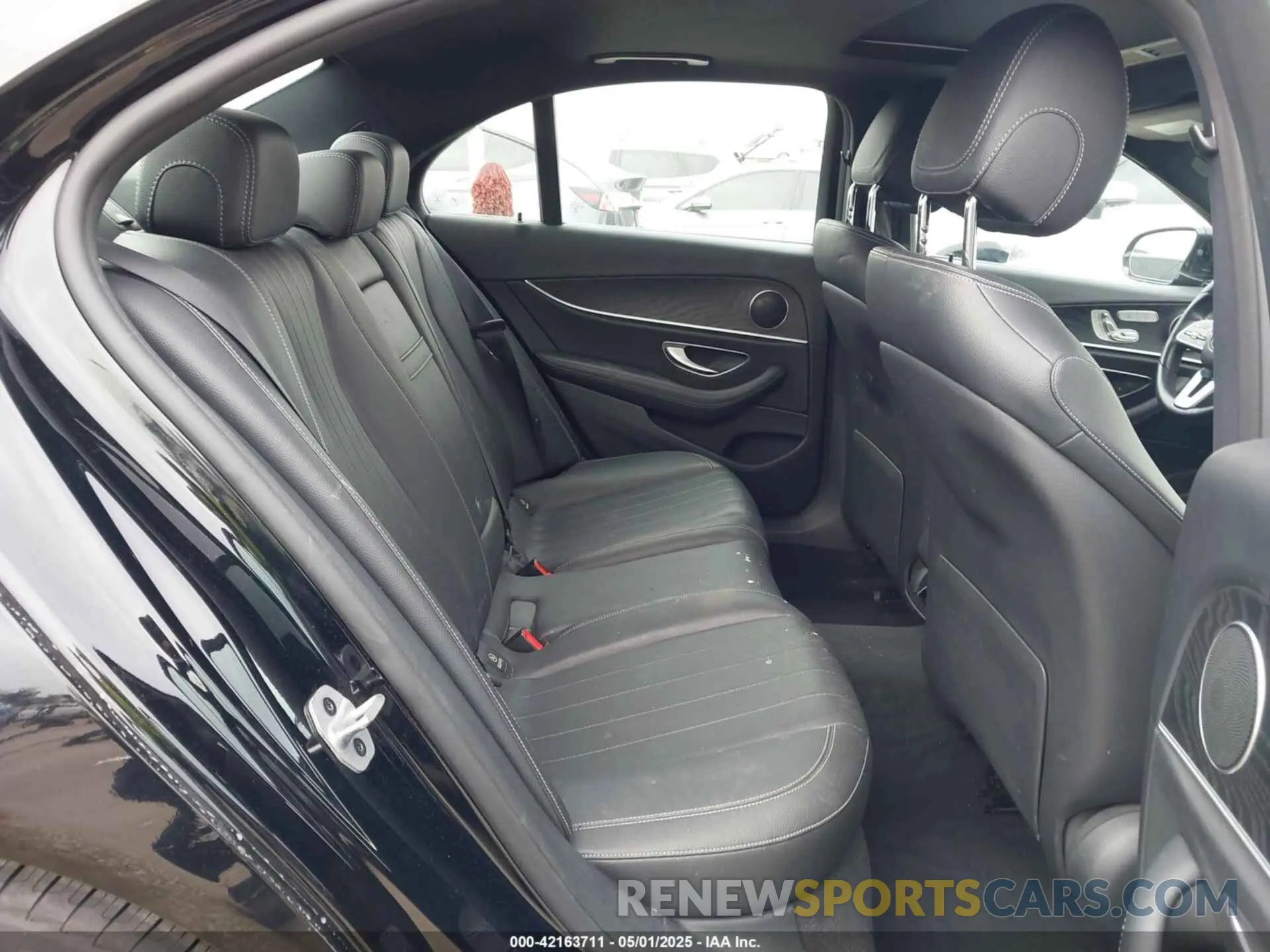 8 Photograph of a damaged car WDDZF4JB0KA639270 MERCEDES-BENZ E 300 2019