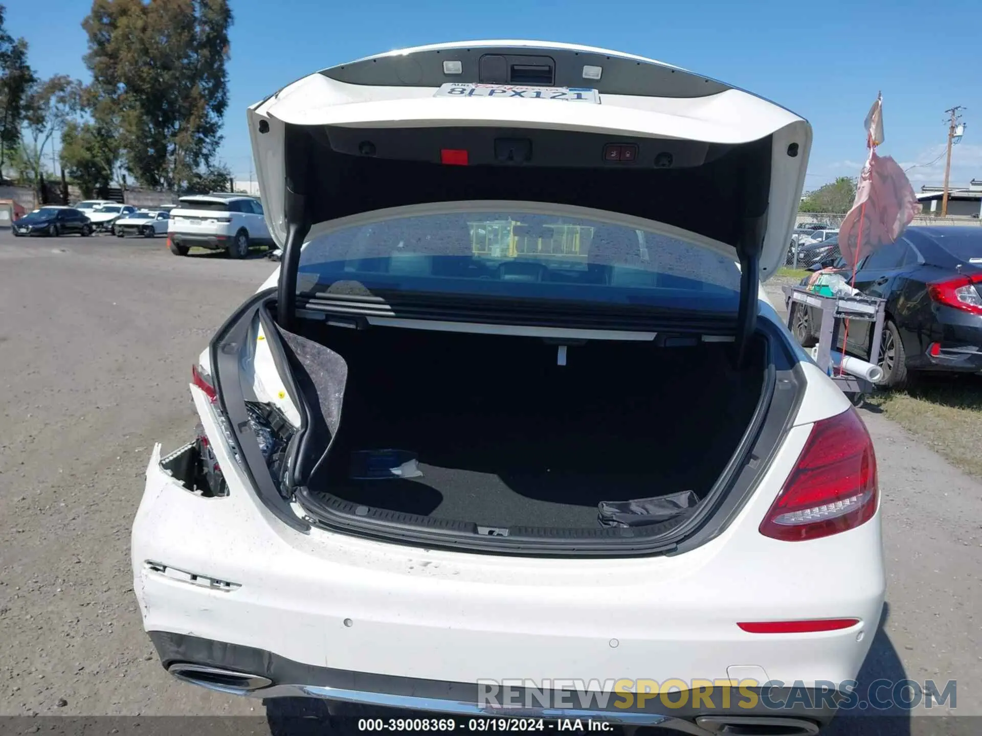 16 Photograph of a damaged car WDDZF4JB0KA679994 MERCEDES-BENZ E 300 2019
