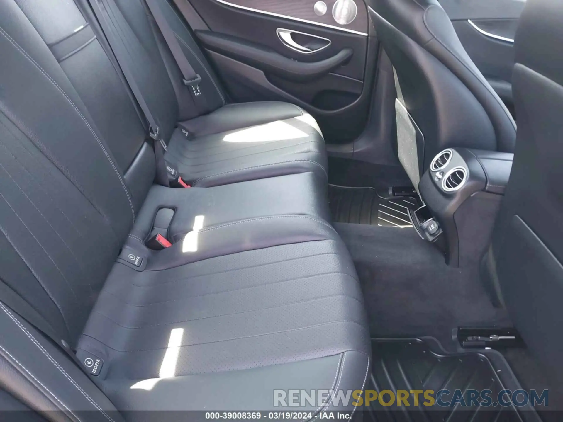 8 Photograph of a damaged car WDDZF4JB0KA679994 MERCEDES-BENZ E 300 2019