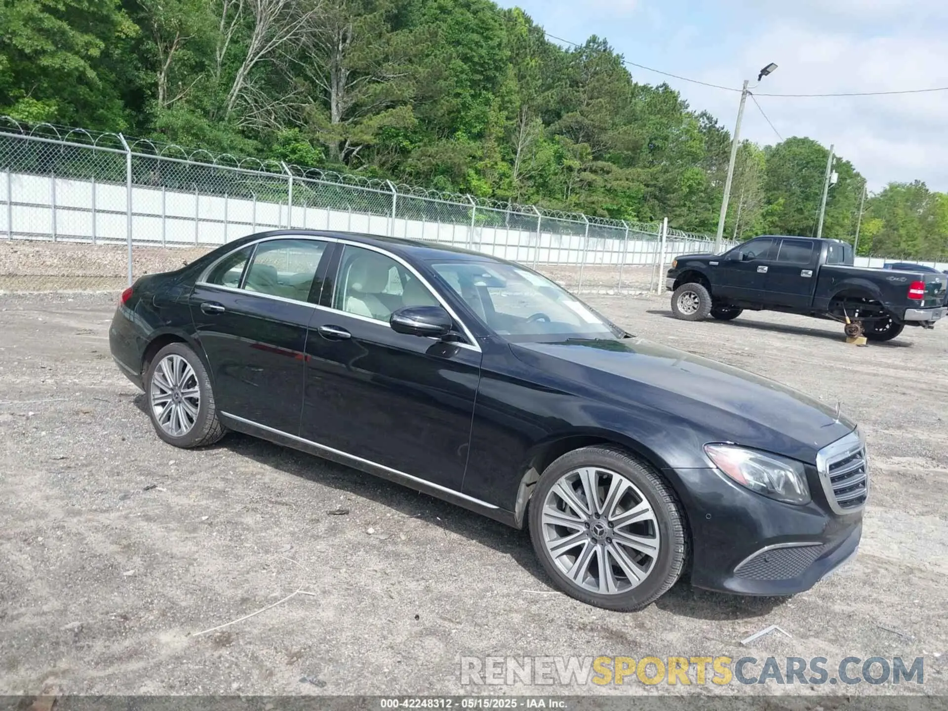 1 Photograph of a damaged car WDDZF4JB1KA580990 MERCEDES-BENZ E 300 2019