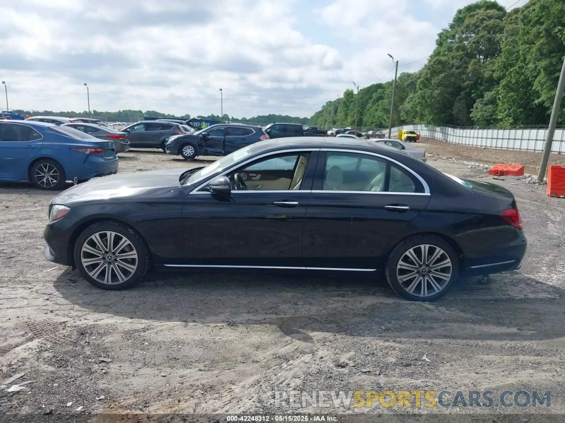 14 Photograph of a damaged car WDDZF4JB1KA580990 MERCEDES-BENZ E 300 2019