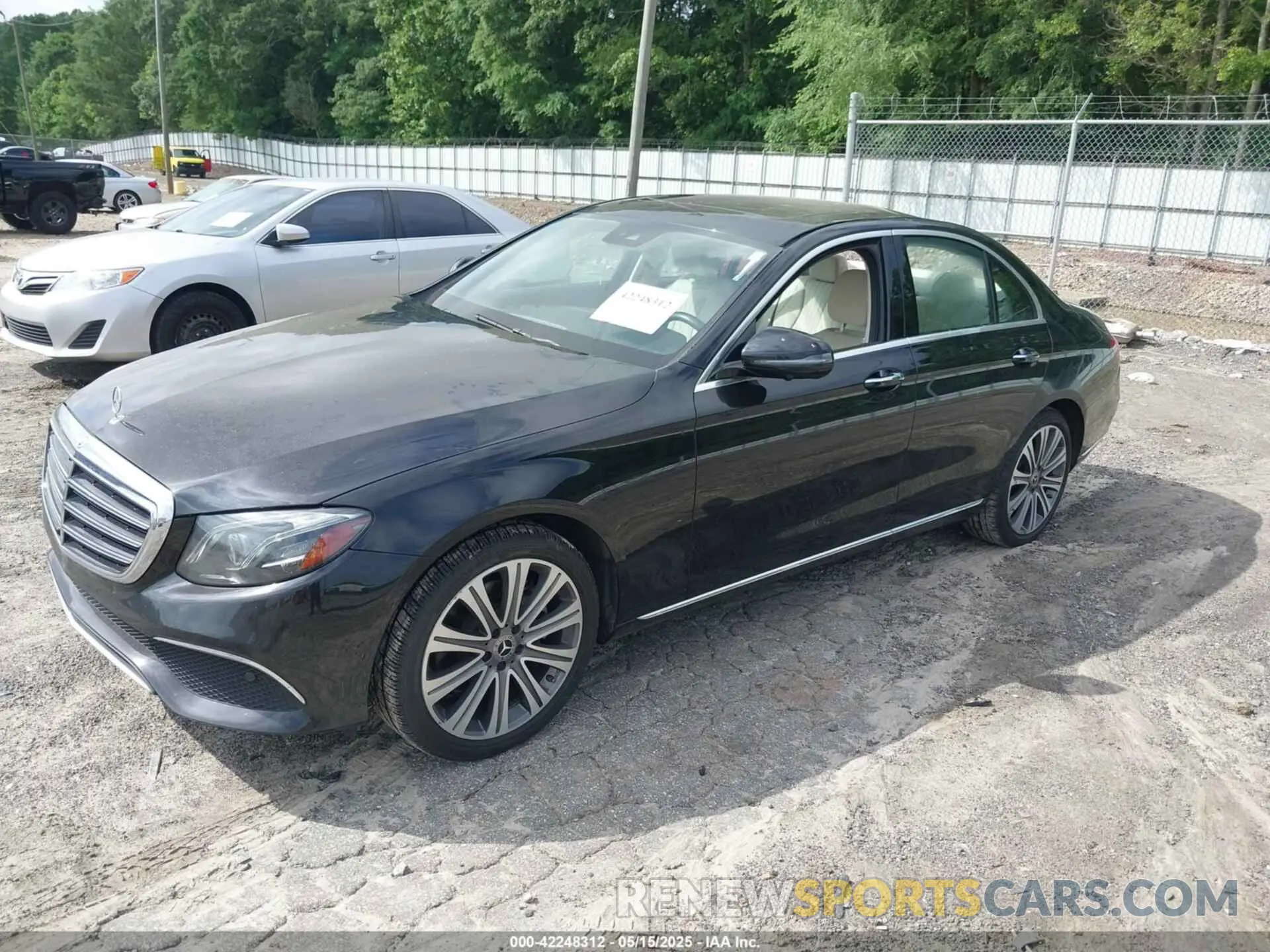 2 Photograph of a damaged car WDDZF4JB1KA580990 MERCEDES-BENZ E 300 2019