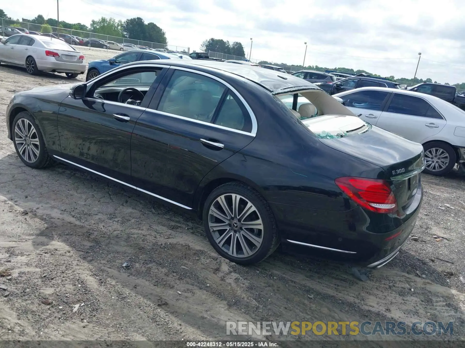 3 Photograph of a damaged car WDDZF4JB1KA580990 MERCEDES-BENZ E 300 2019