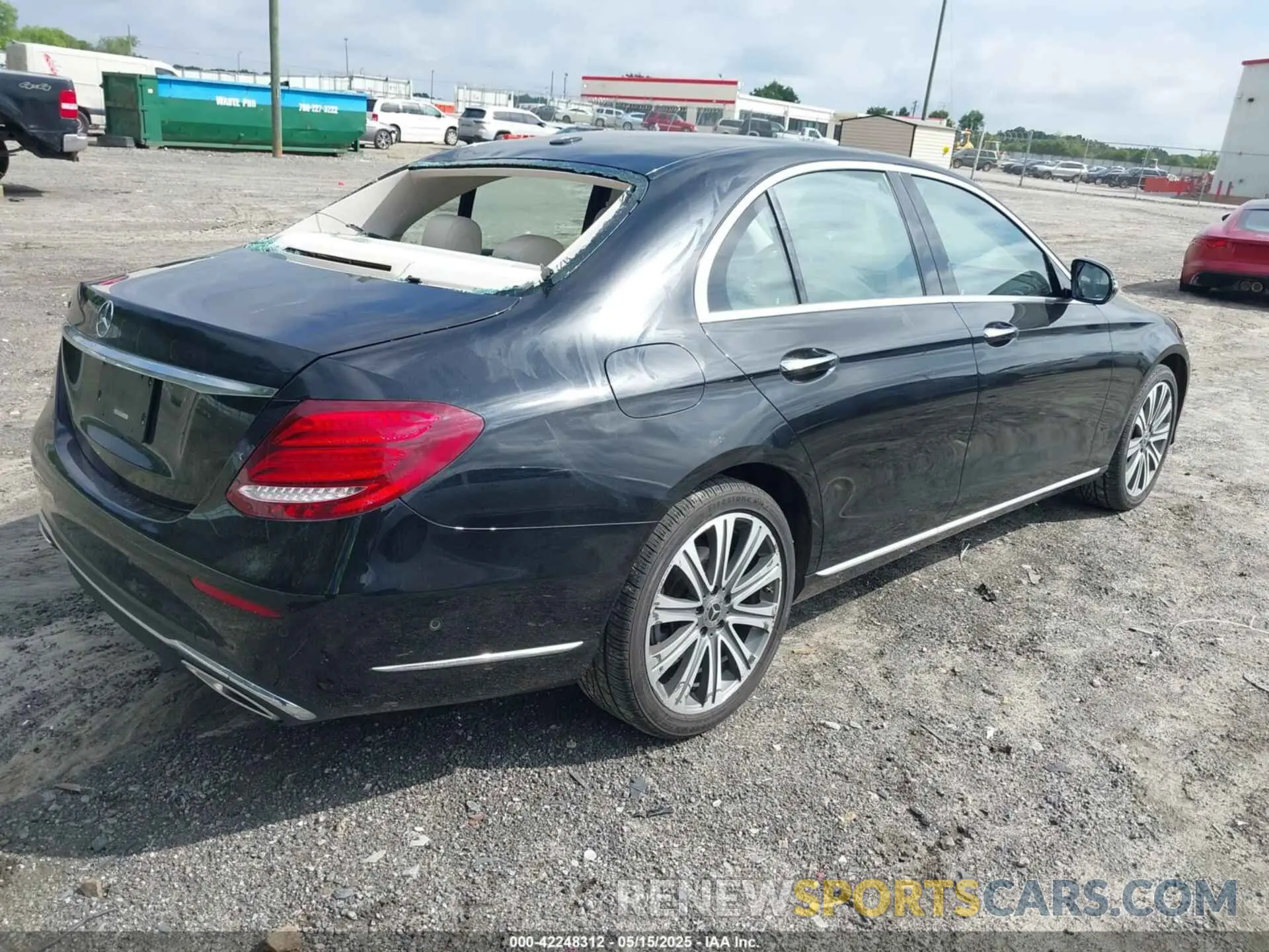 4 Photograph of a damaged car WDDZF4JB1KA580990 MERCEDES-BENZ E 300 2019
