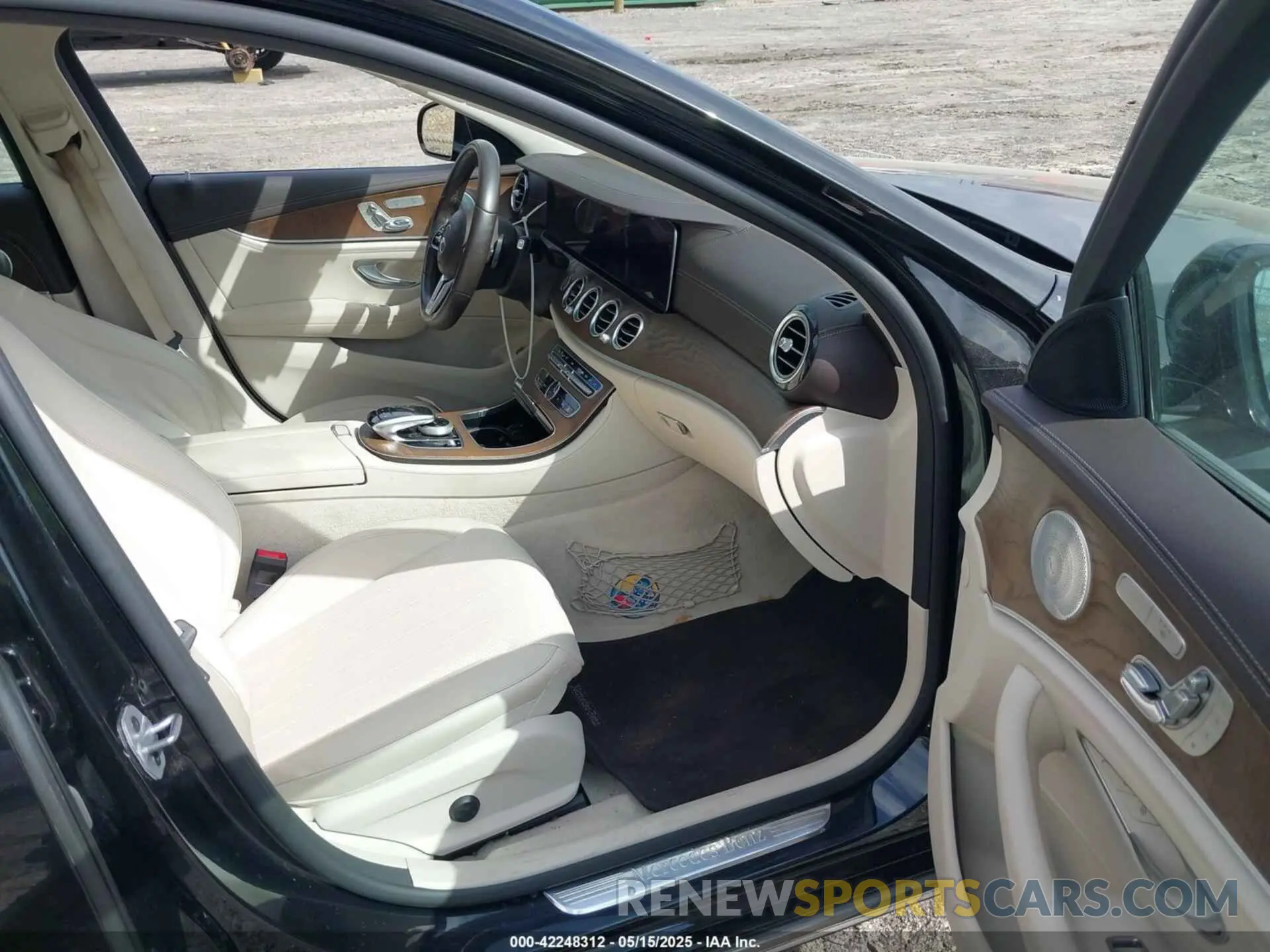 5 Photograph of a damaged car WDDZF4JB1KA580990 MERCEDES-BENZ E 300 2019