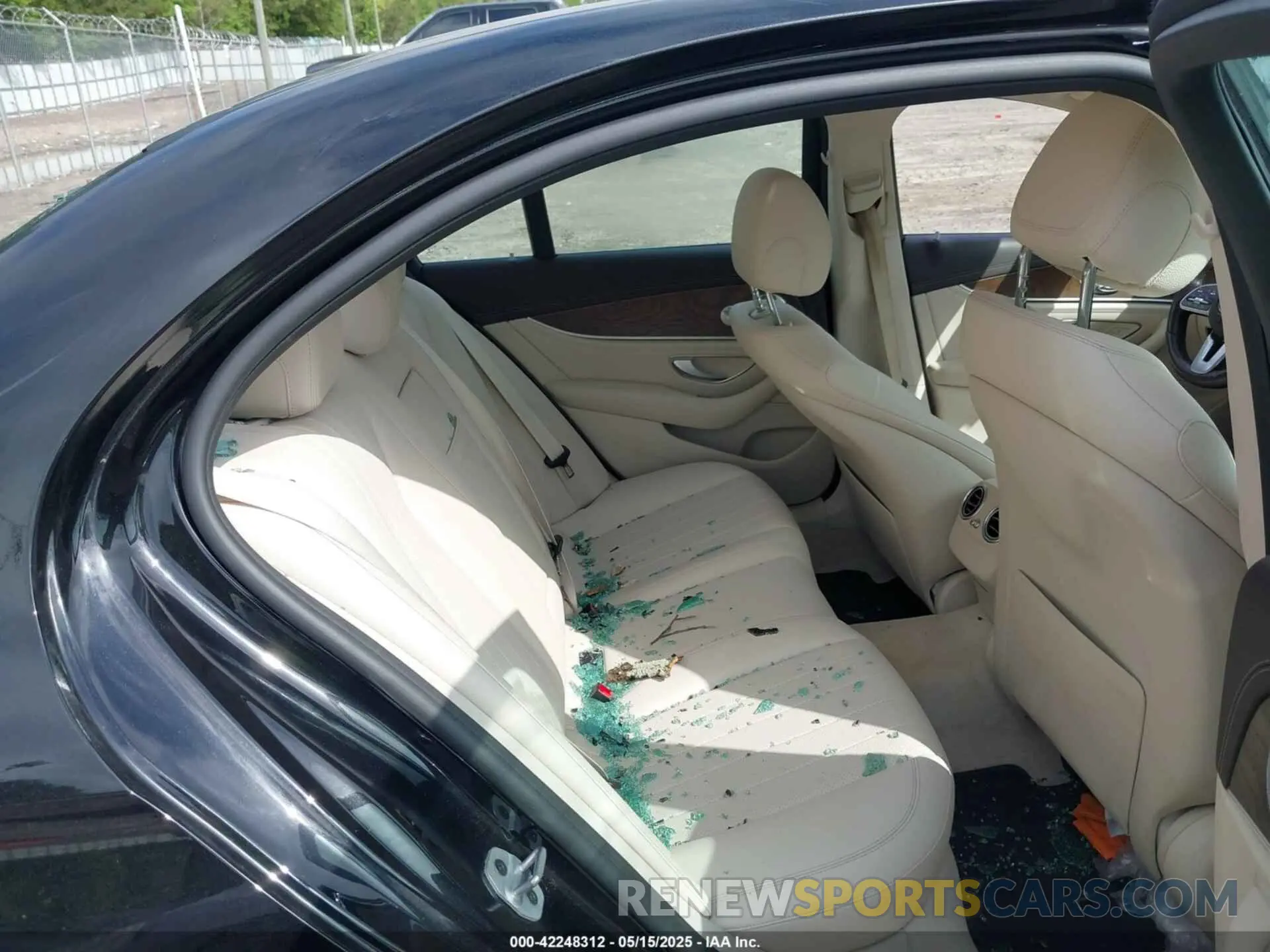 8 Photograph of a damaged car WDDZF4JB1KA580990 MERCEDES-BENZ E 300 2019