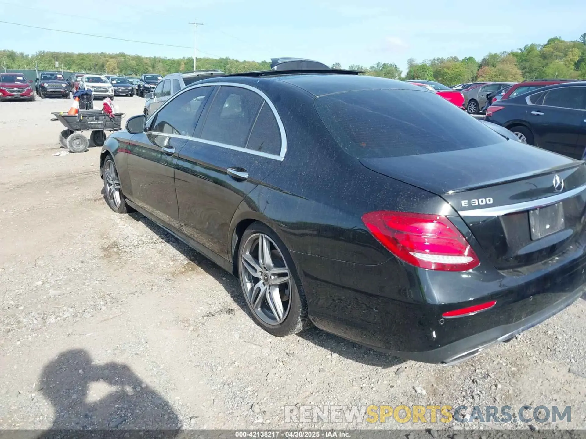 3 Photograph of a damaged car WDDZF4JB2KA503013 MERCEDES-BENZ E 300 2019