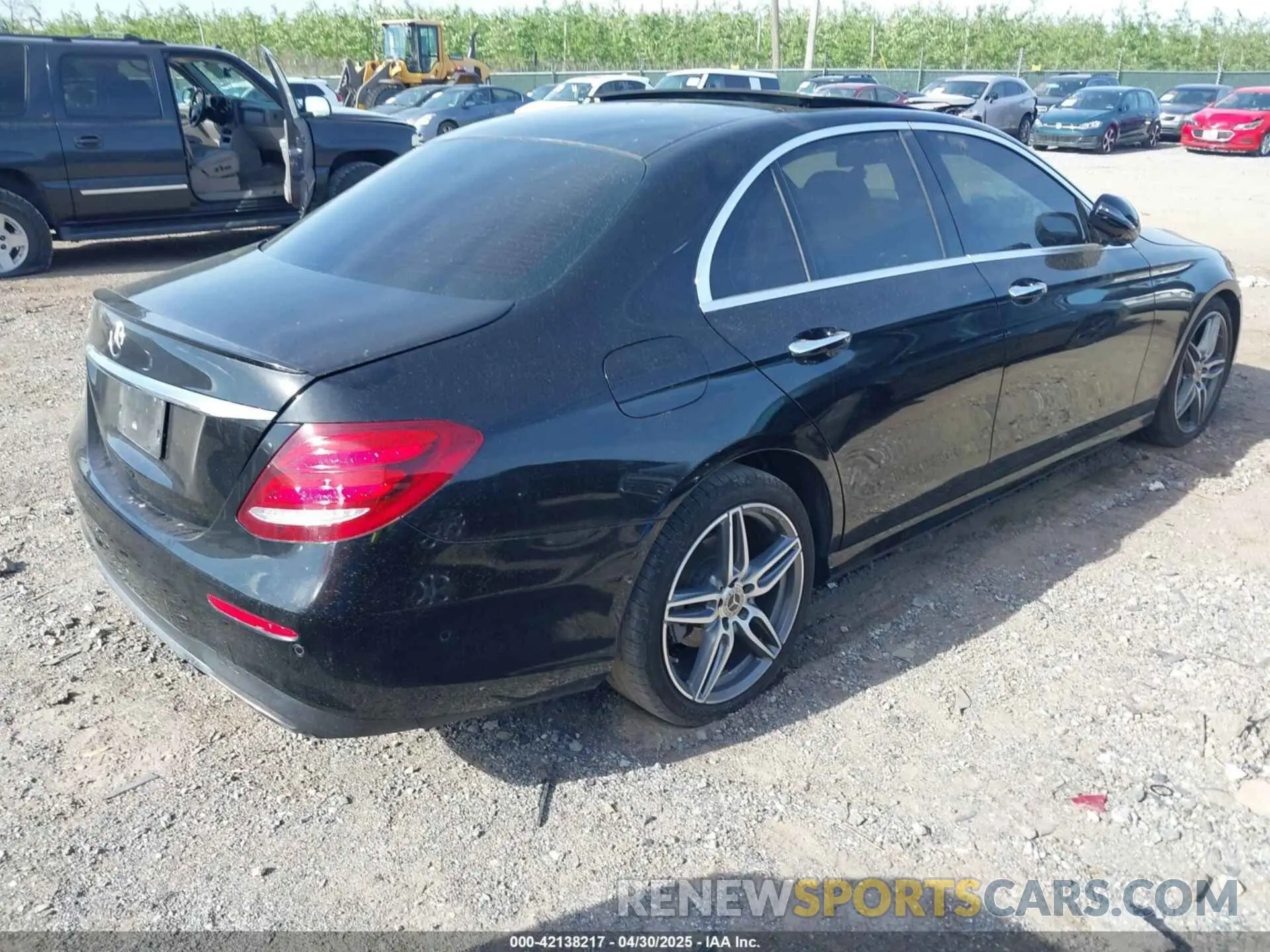 4 Photograph of a damaged car WDDZF4JB2KA503013 MERCEDES-BENZ E 300 2019