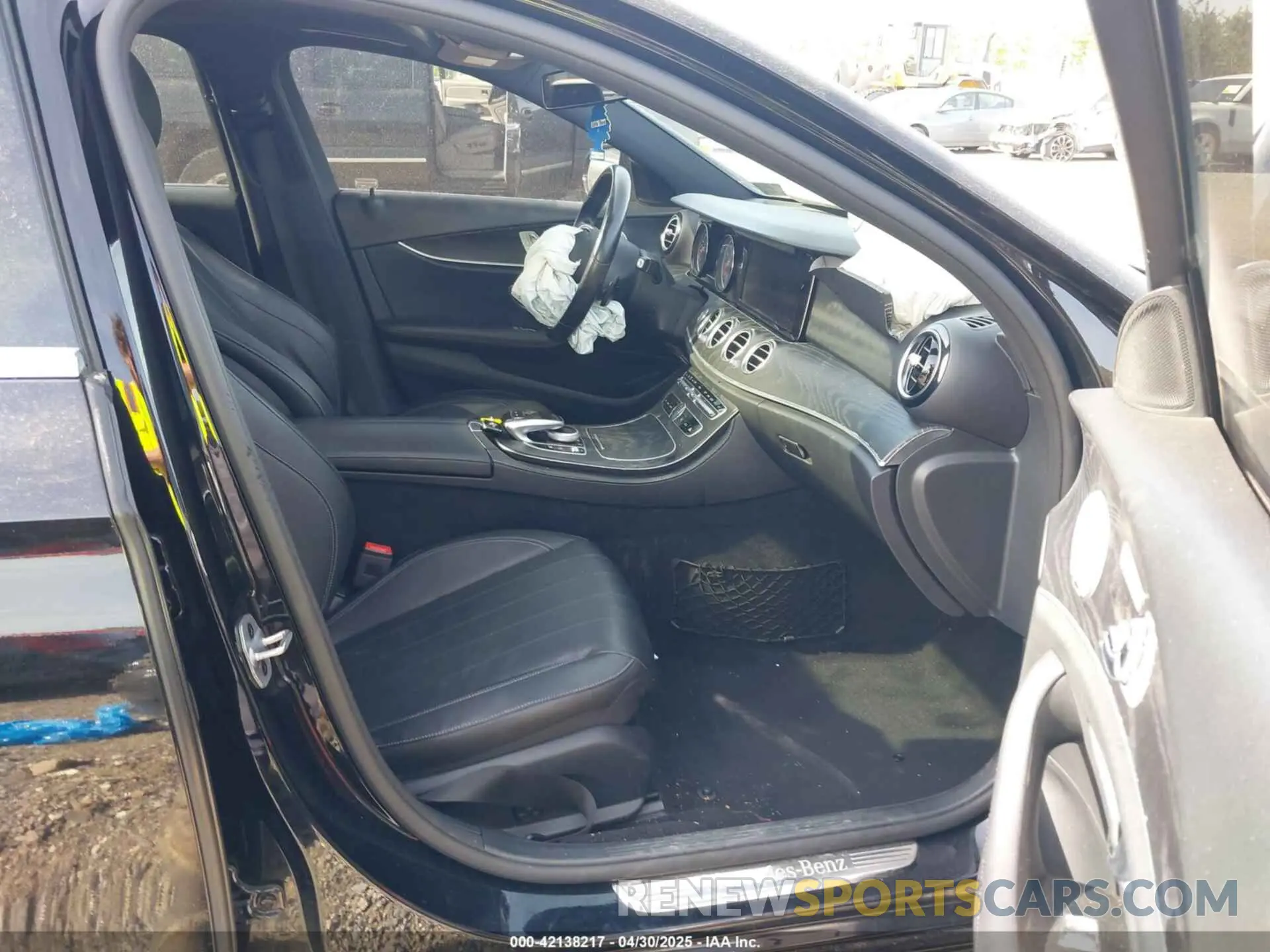 5 Photograph of a damaged car WDDZF4JB2KA503013 MERCEDES-BENZ E 300 2019