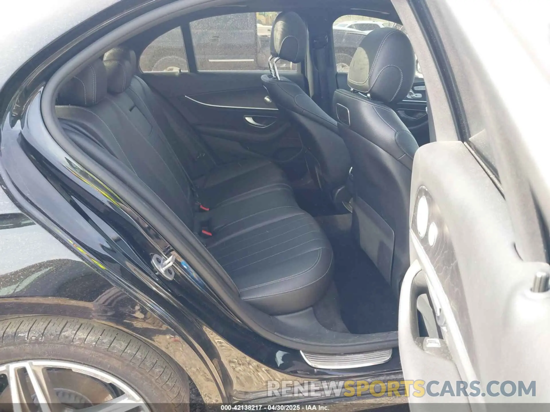 8 Photograph of a damaged car WDDZF4JB2KA503013 MERCEDES-BENZ E 300 2019