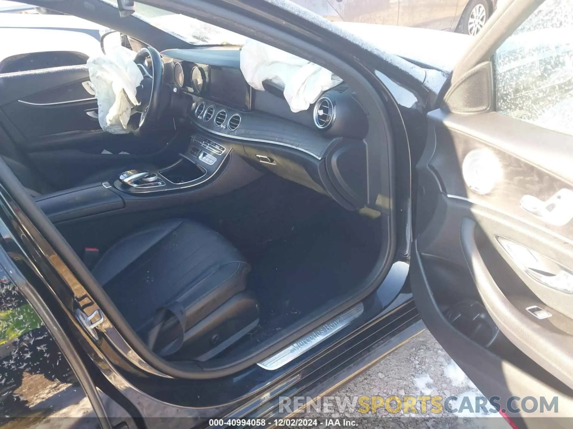 5 Photograph of a damaged car WDDZF4JB2KA526498 MERCEDES-BENZ E 300 2019