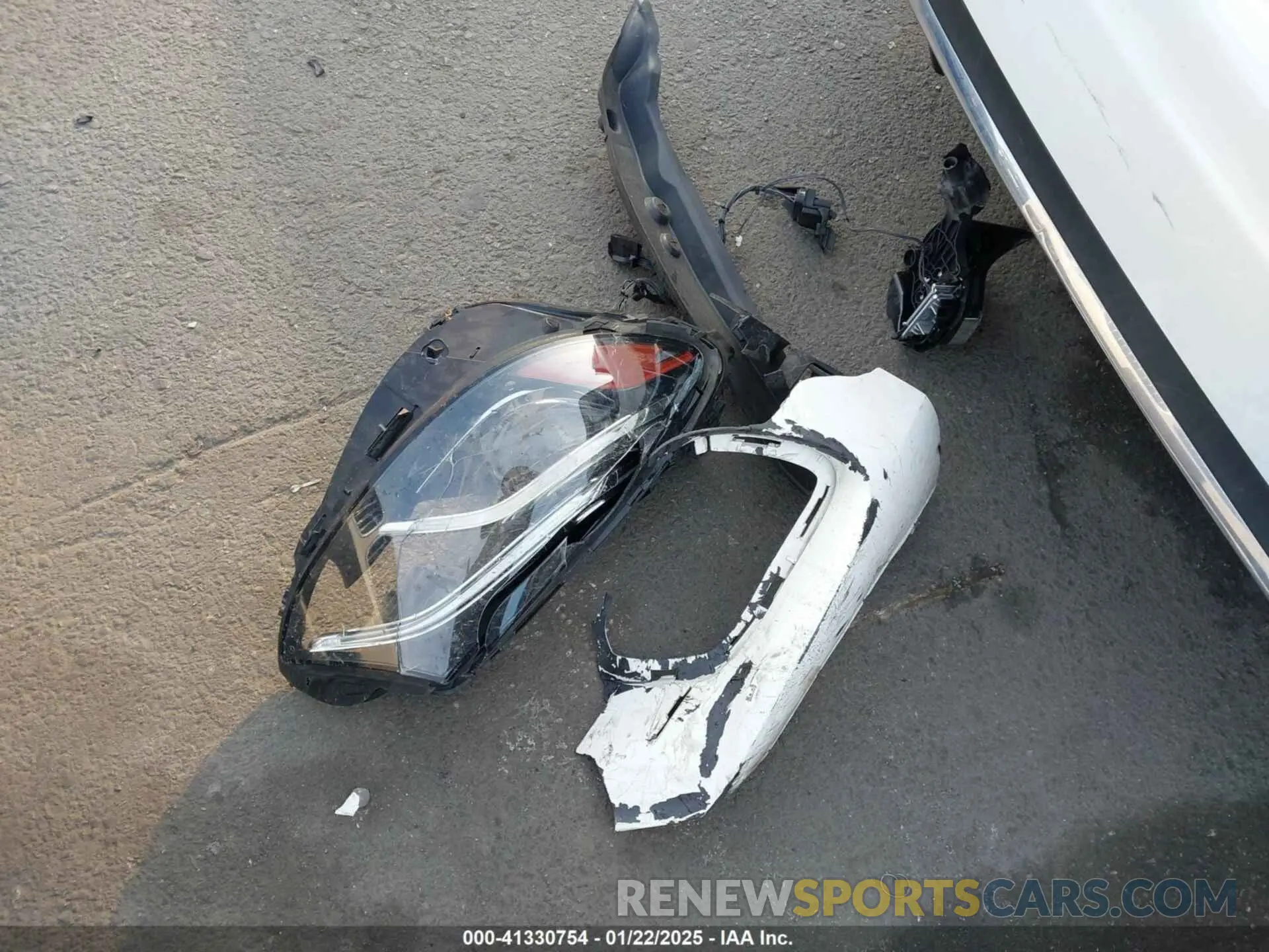 12 Photograph of a damaged car WDDZF4JB2KA544094 MERCEDES-BENZ E 300 2019