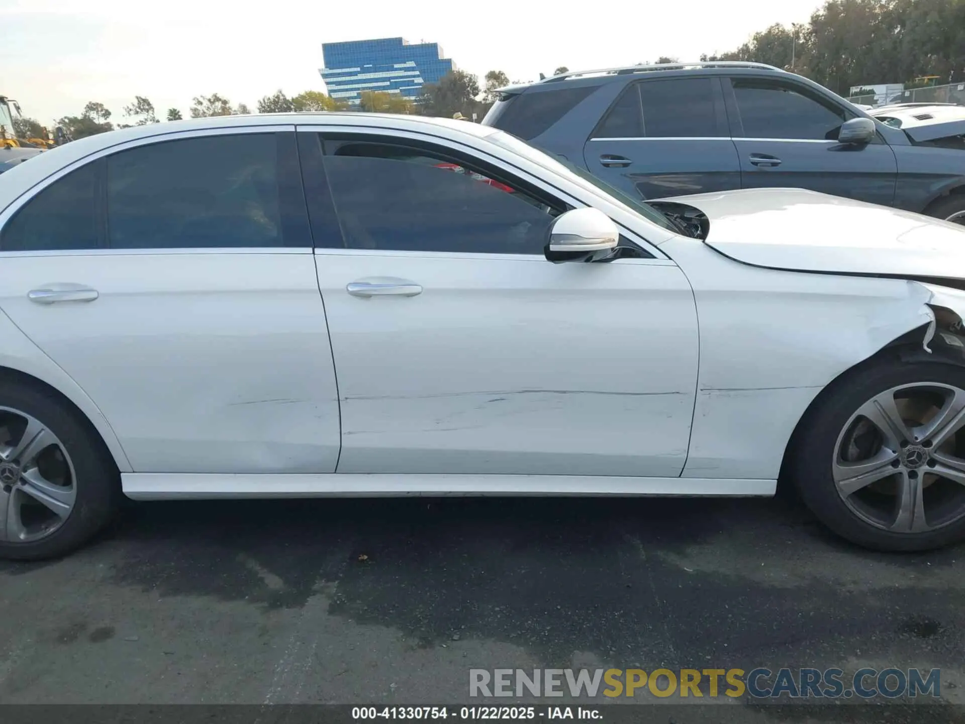 14 Photograph of a damaged car WDDZF4JB2KA544094 MERCEDES-BENZ E 300 2019