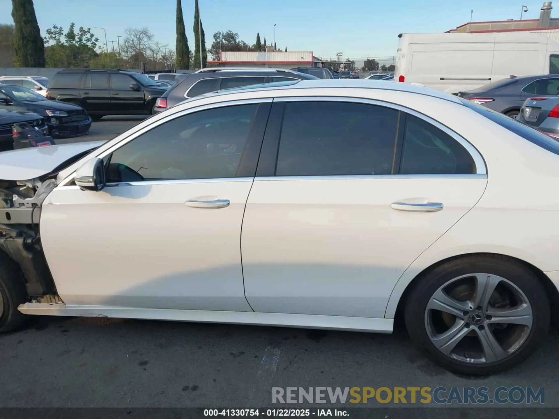 15 Photograph of a damaged car WDDZF4JB2KA544094 MERCEDES-BENZ E 300 2019