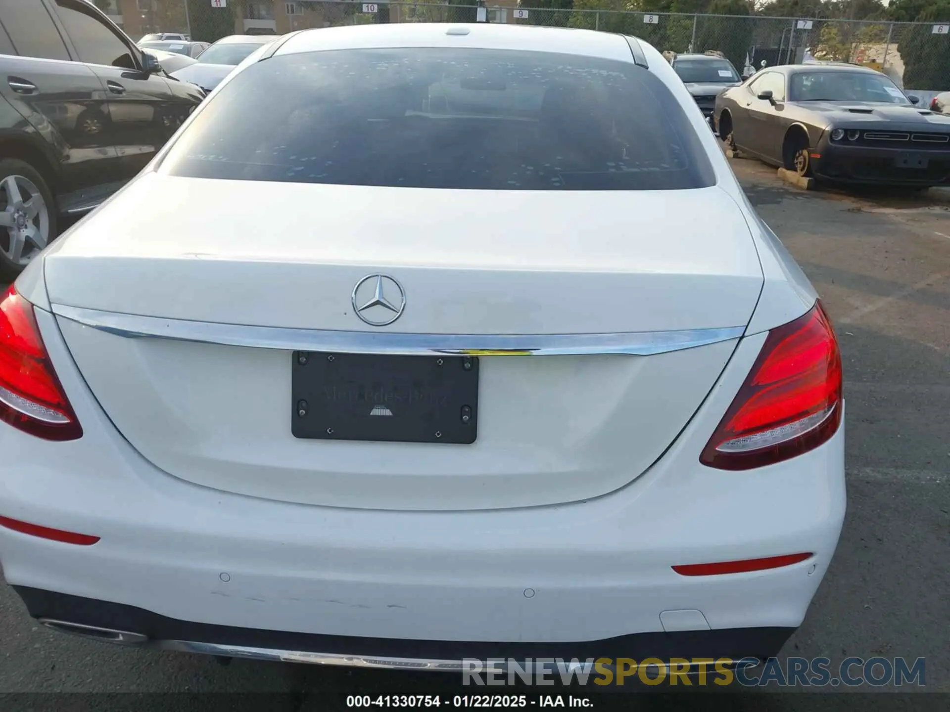 17 Photograph of a damaged car WDDZF4JB2KA544094 MERCEDES-BENZ E 300 2019