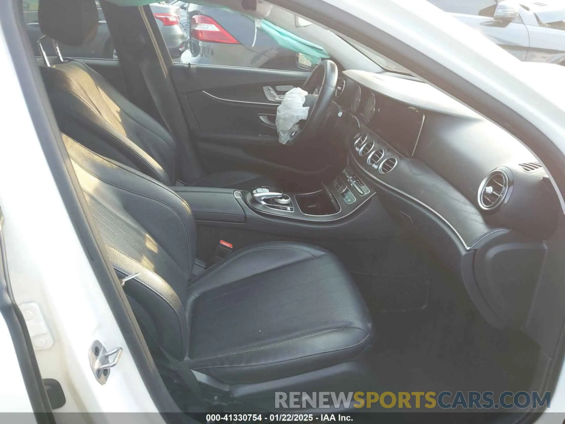 5 Photograph of a damaged car WDDZF4JB2KA544094 MERCEDES-BENZ E 300 2019