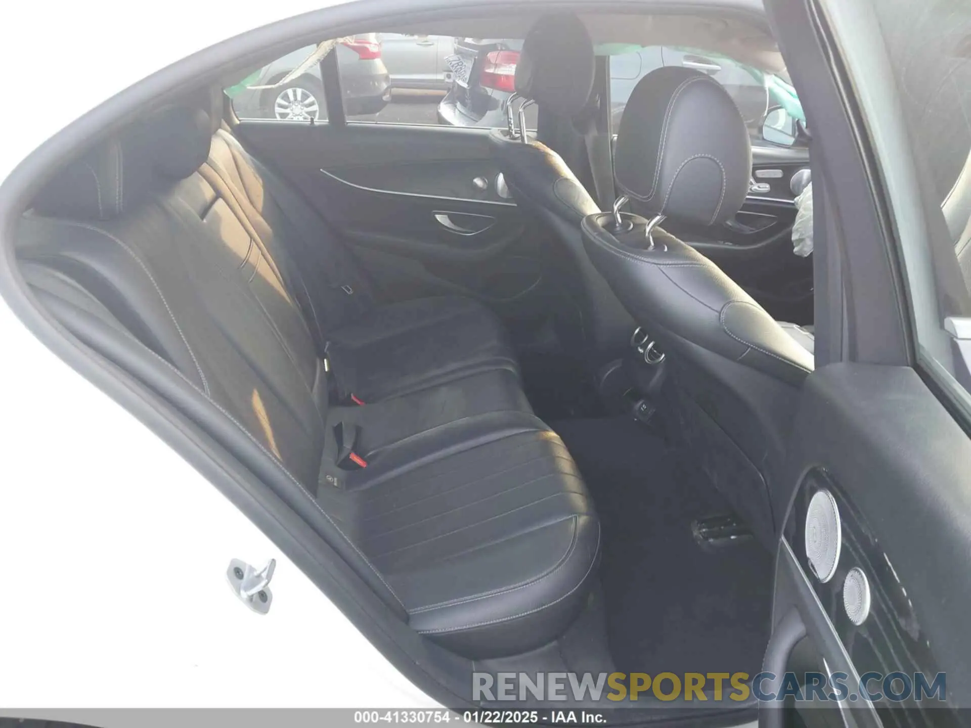8 Photograph of a damaged car WDDZF4JB2KA544094 MERCEDES-BENZ E 300 2019