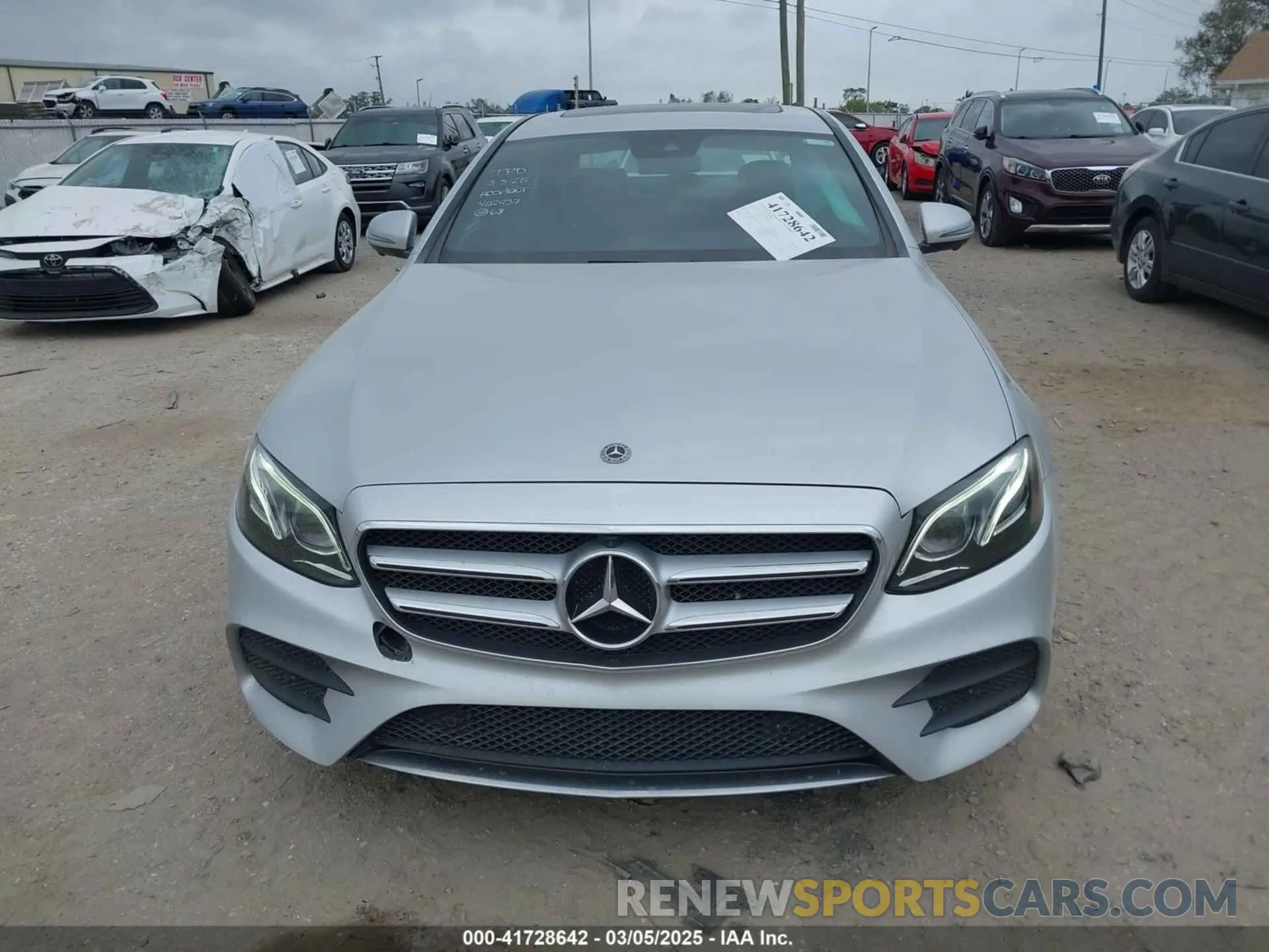12 Photograph of a damaged car WDDZF4JB6KA515701 MERCEDES-BENZ E 300 2019