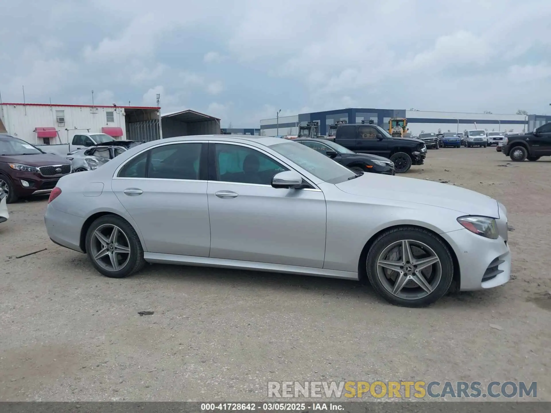 13 Photograph of a damaged car WDDZF4JB6KA515701 MERCEDES-BENZ E 300 2019