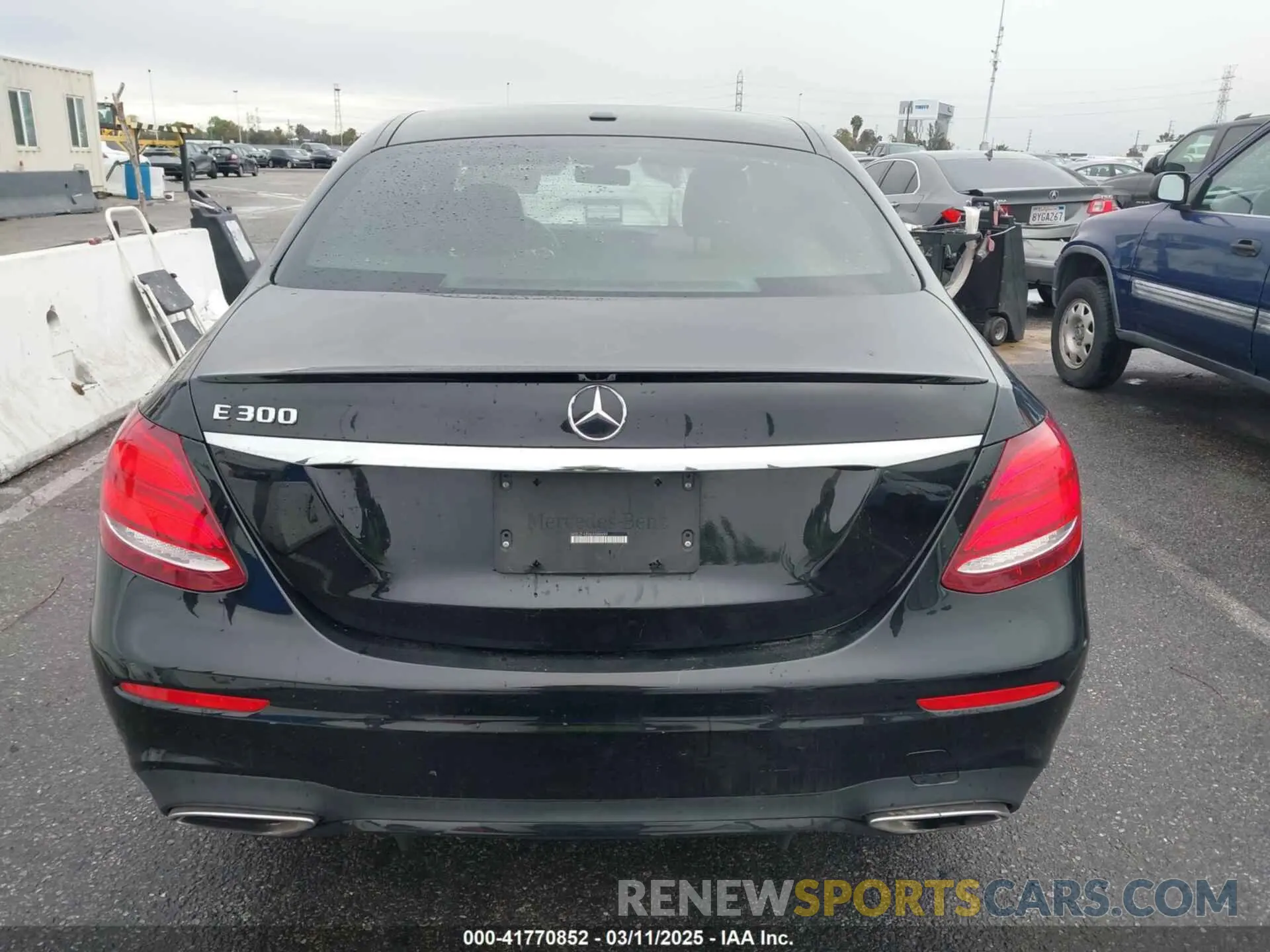 17 Photograph of a damaged car WDDZF4JB6KA588499 MERCEDES-BENZ E 300 2019