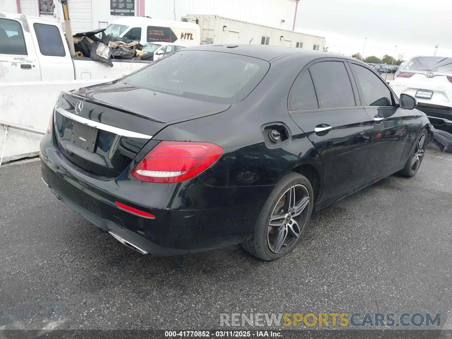 4 Photograph of a damaged car WDDZF4JB6KA588499 MERCEDES-BENZ E 300 2019