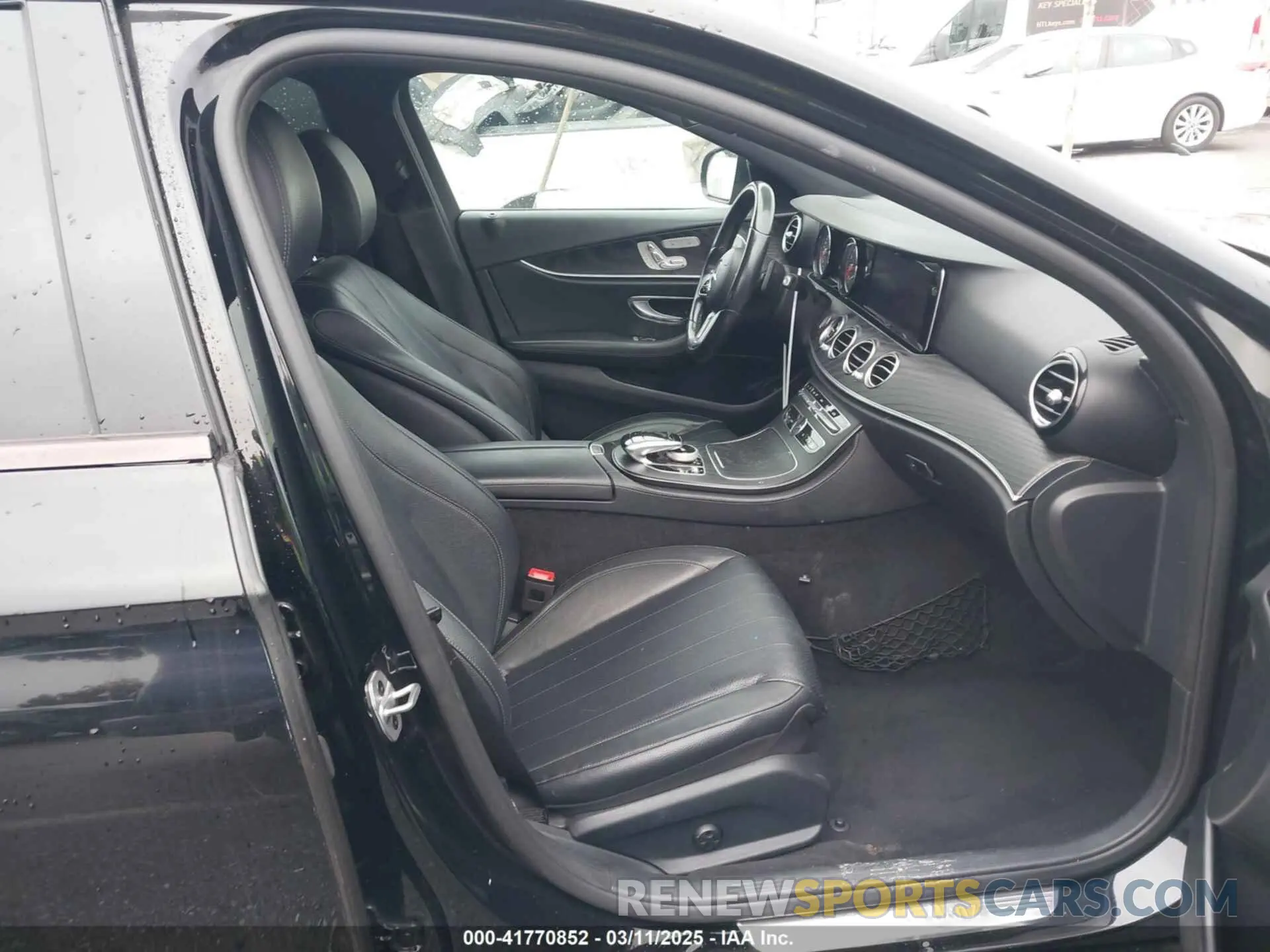 5 Photograph of a damaged car WDDZF4JB6KA588499 MERCEDES-BENZ E 300 2019