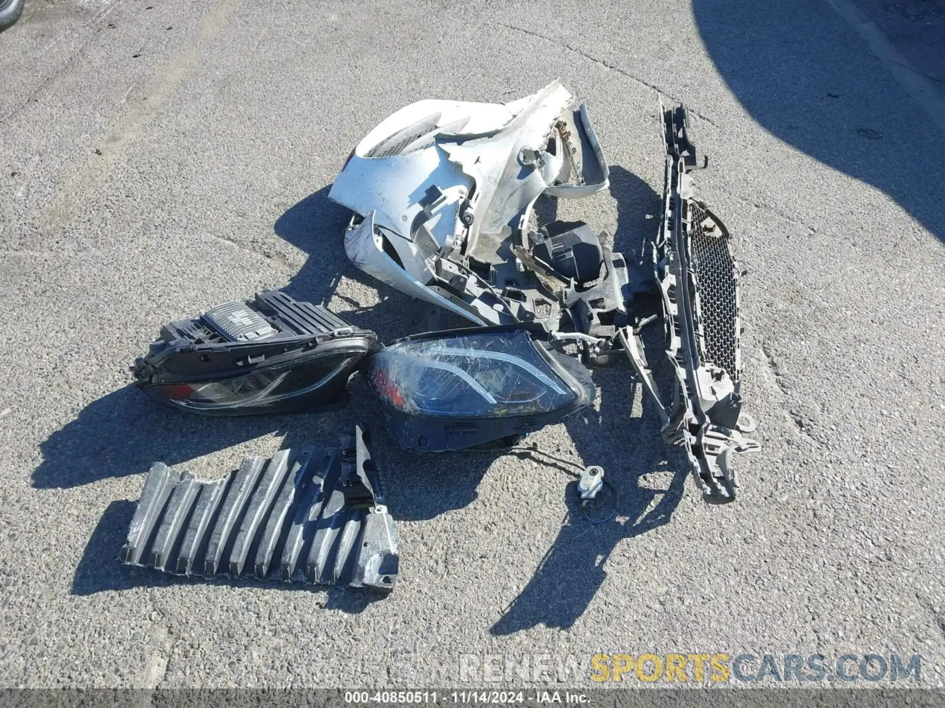 12 Photograph of a damaged car WDDZF4JB7KA589144 MERCEDES-BENZ E 300 2019