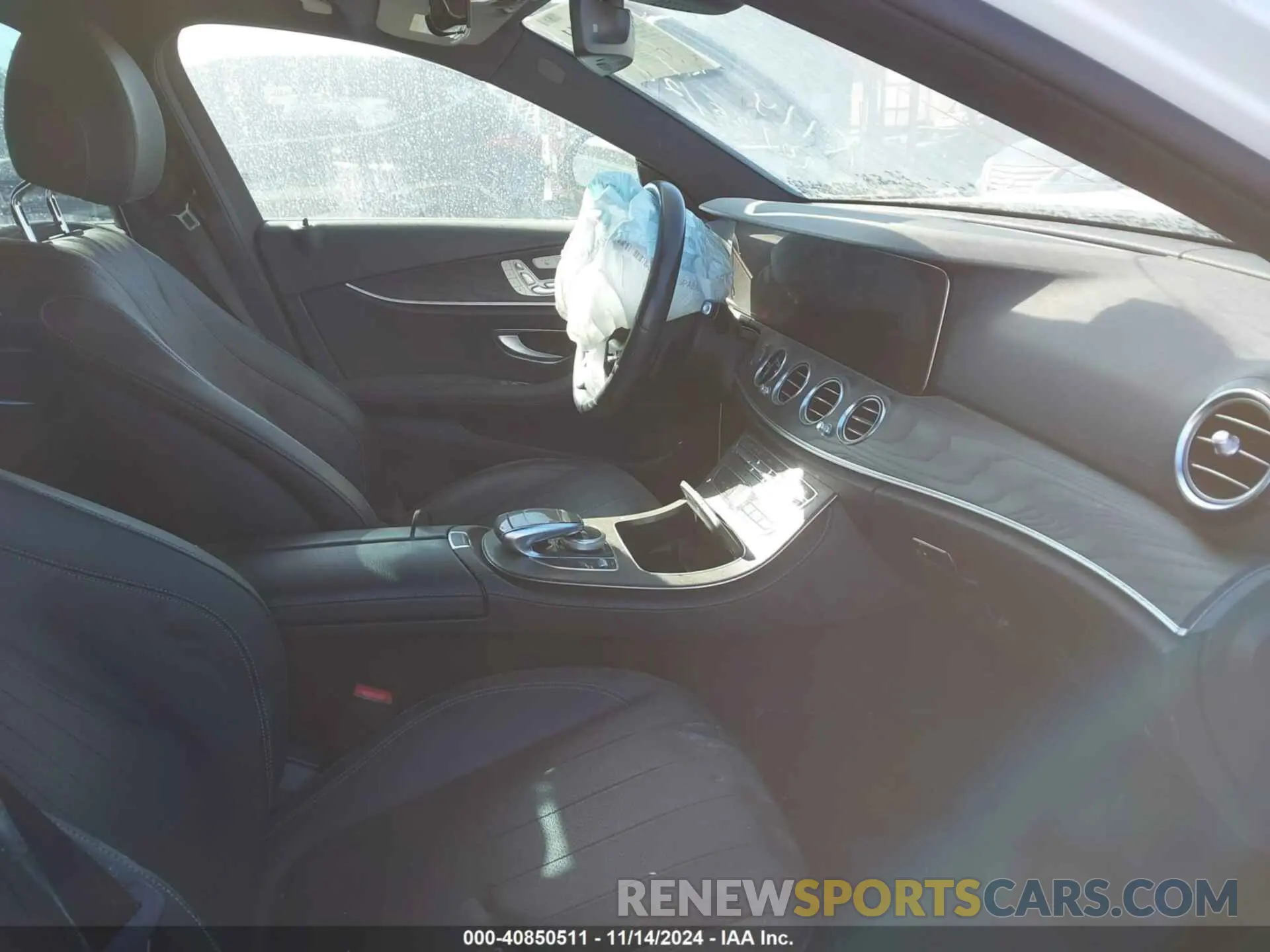 5 Photograph of a damaged car WDDZF4JB7KA589144 MERCEDES-BENZ E 300 2019