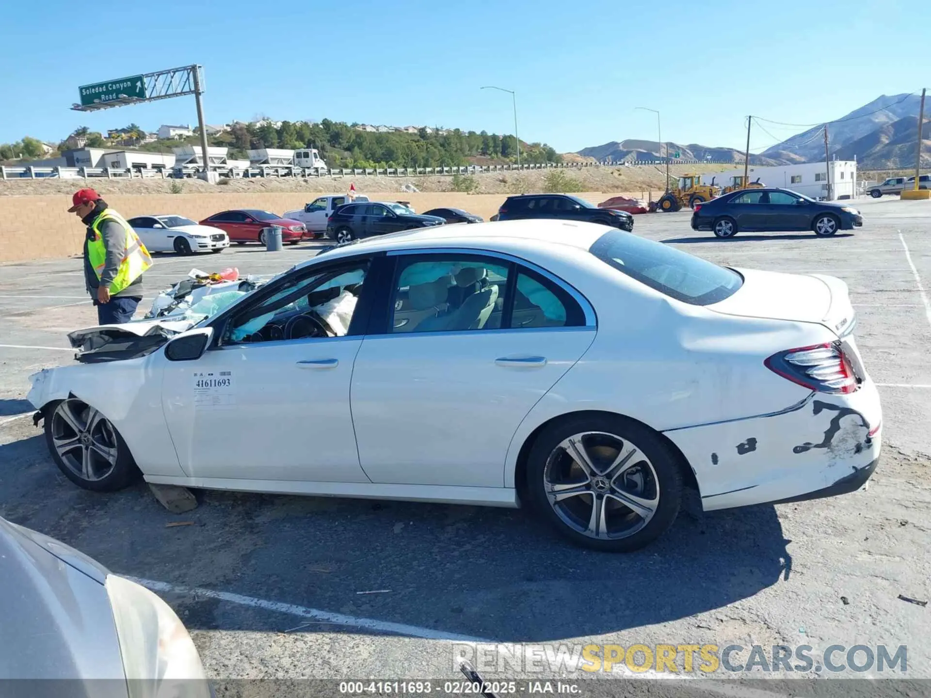 13 Photograph of a damaged car WDDZF4JB8KA505980 MERCEDES-BENZ E 300 2019
