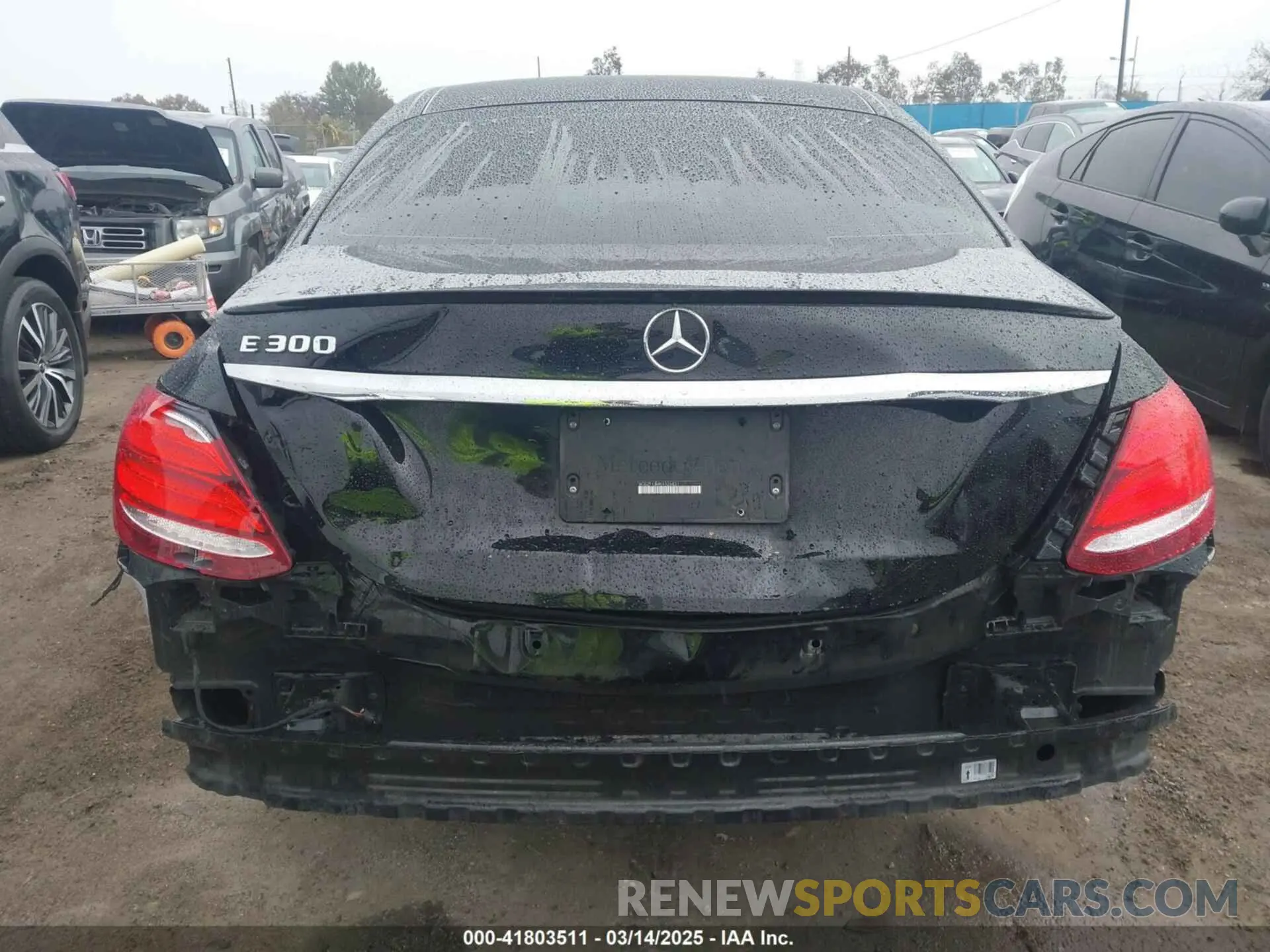 17 Photograph of a damaged car WDDZF4JB8KA526831 MERCEDES-BENZ E 300 2019