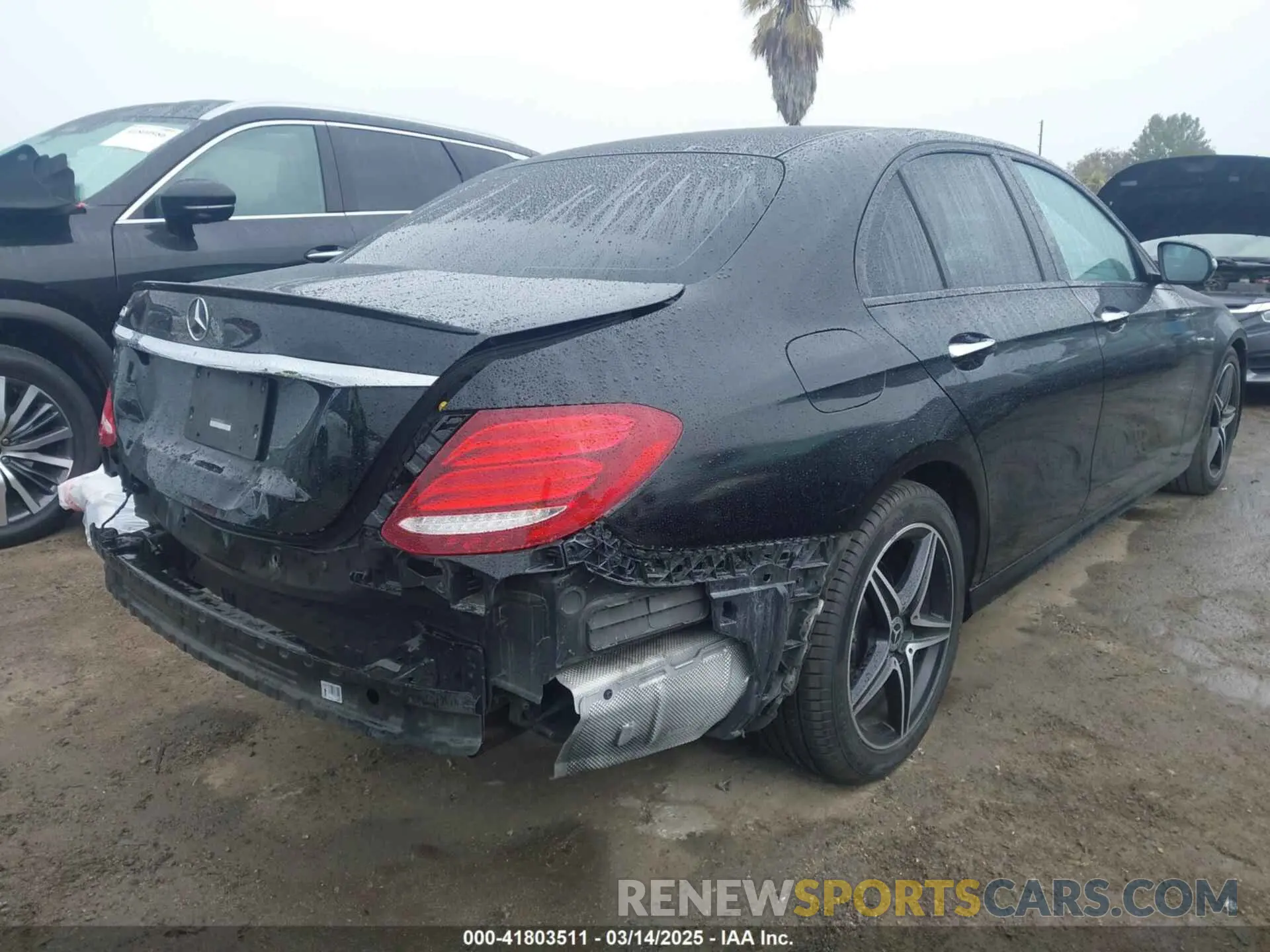 4 Photograph of a damaged car WDDZF4JB8KA526831 MERCEDES-BENZ E 300 2019