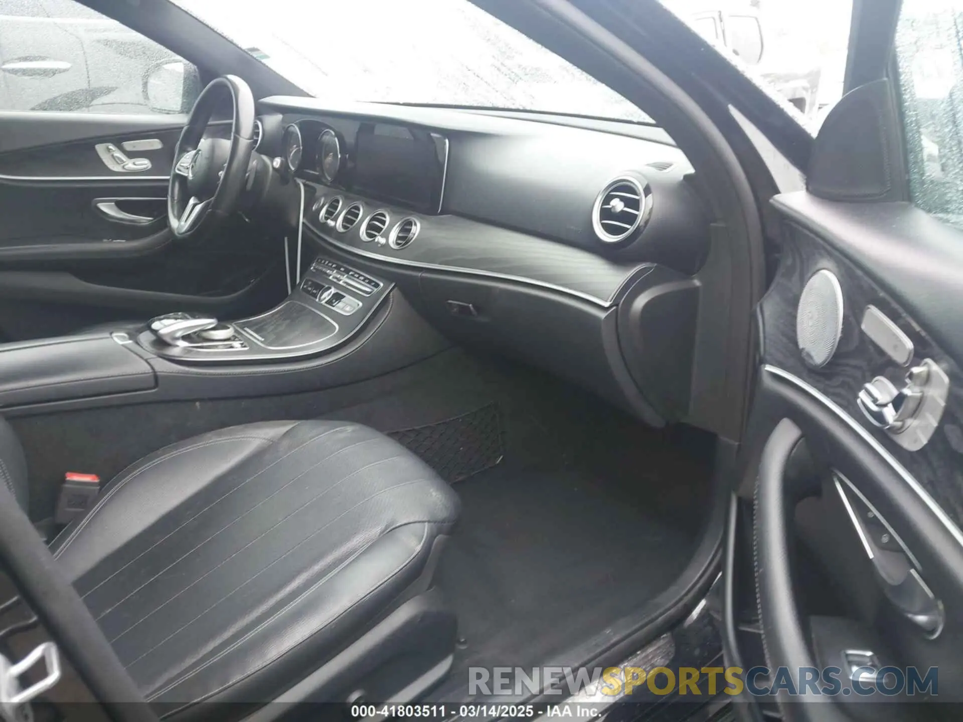 5 Photograph of a damaged car WDDZF4JB8KA526831 MERCEDES-BENZ E 300 2019