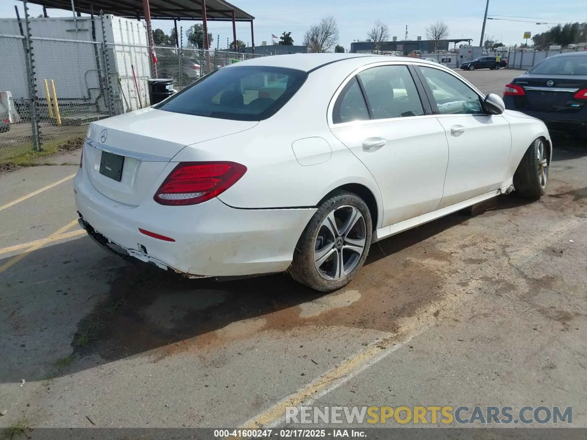 4 Photograph of a damaged car WDDZF4JB8KA597205 MERCEDES-BENZ E 300 2019