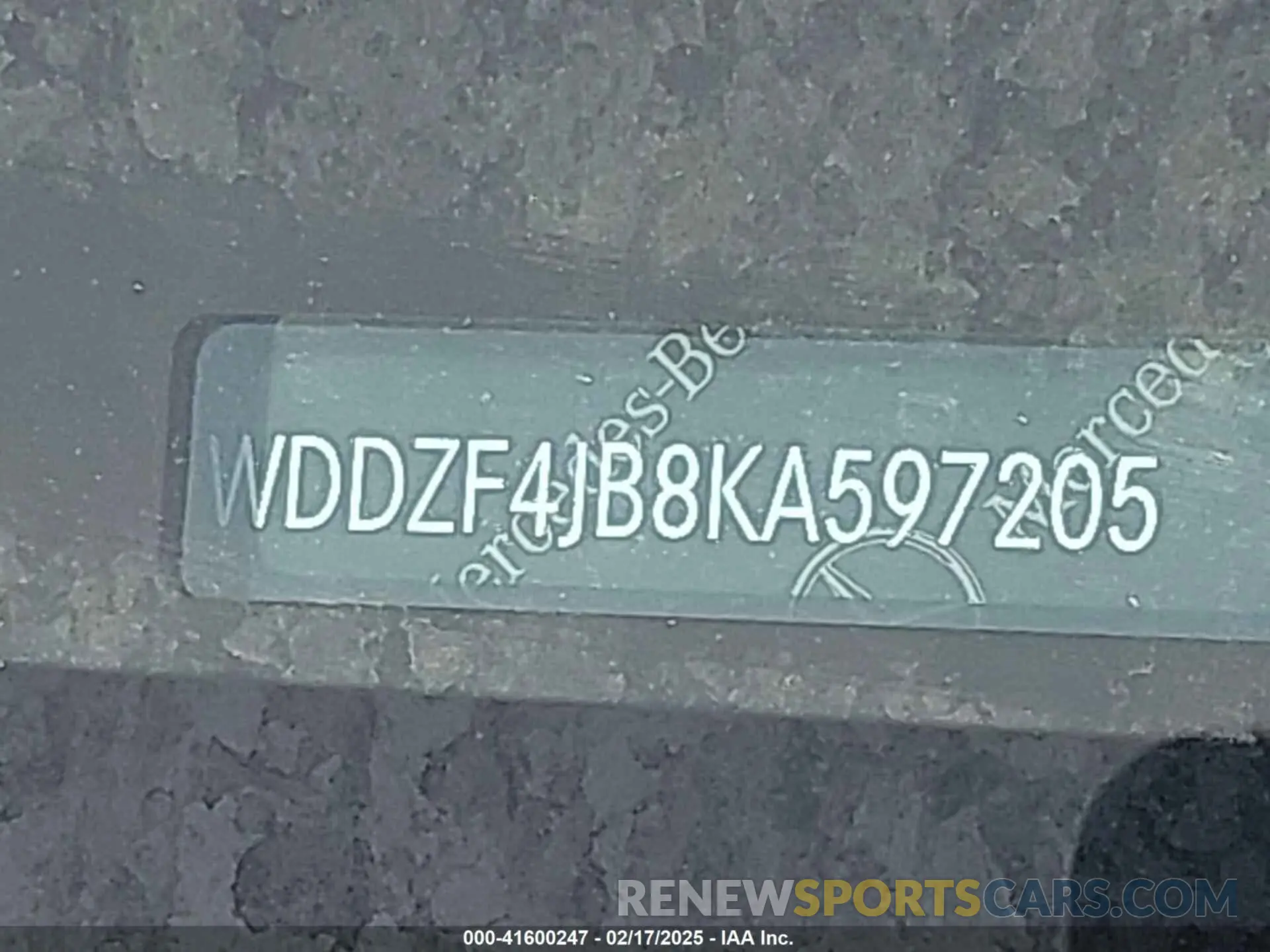 9 Photograph of a damaged car WDDZF4JB8KA597205 MERCEDES-BENZ E 300 2019
