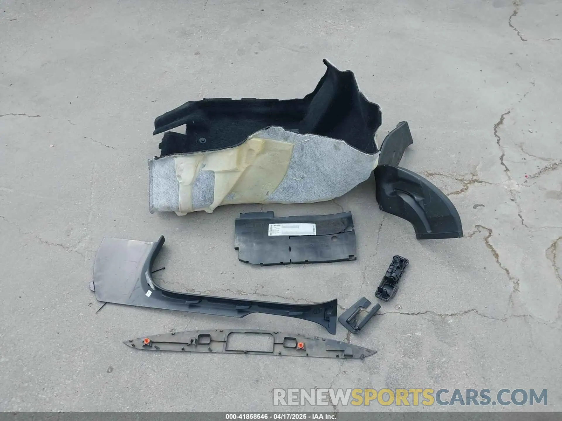 12 Photograph of a damaged car WDDZF4JB8KA619333 MERCEDES-BENZ E 300 2019