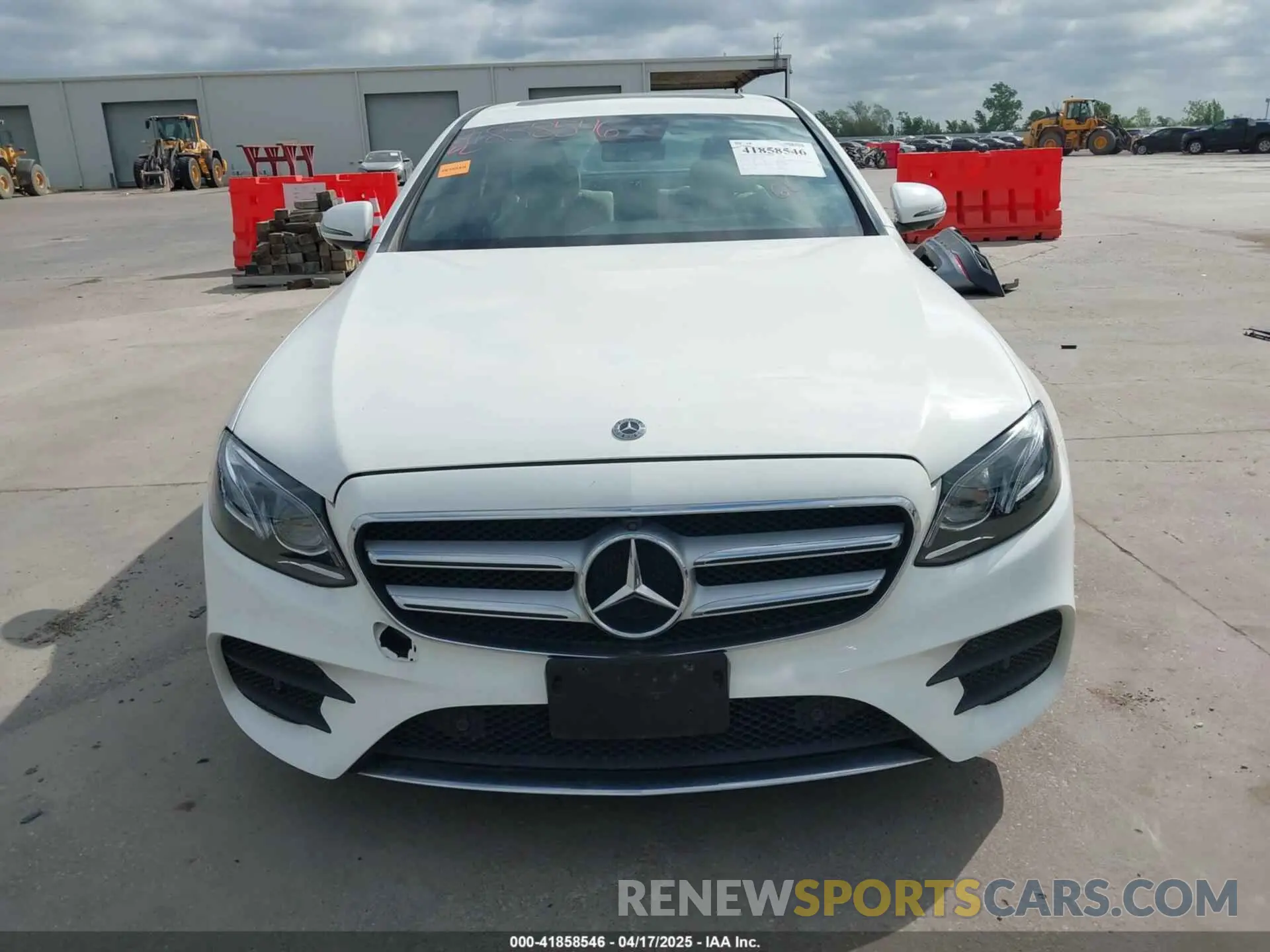 13 Photograph of a damaged car WDDZF4JB8KA619333 MERCEDES-BENZ E 300 2019