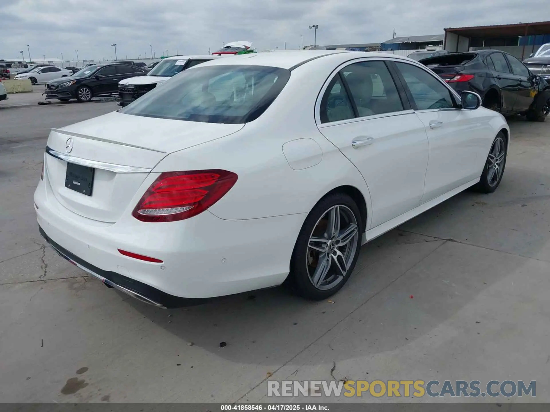 4 Photograph of a damaged car WDDZF4JB8KA619333 MERCEDES-BENZ E 300 2019